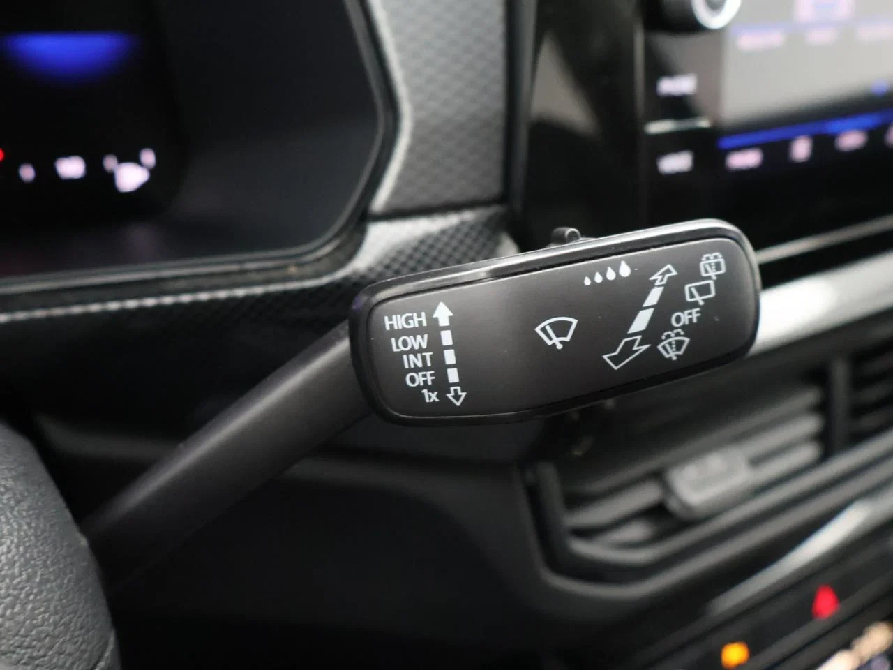 Volkswagen-T-Cross-image-12