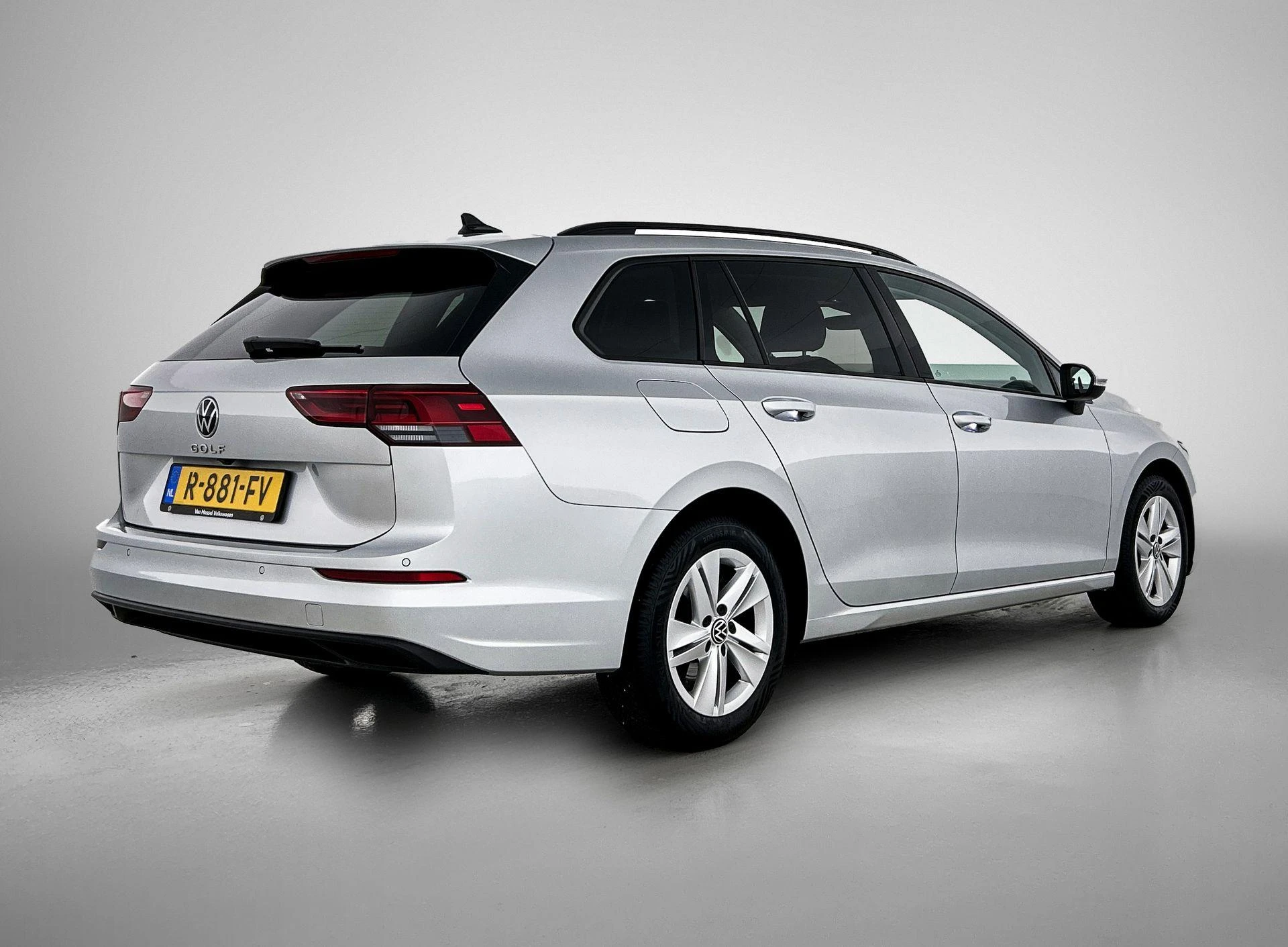Volkswagen-Golf-image-3