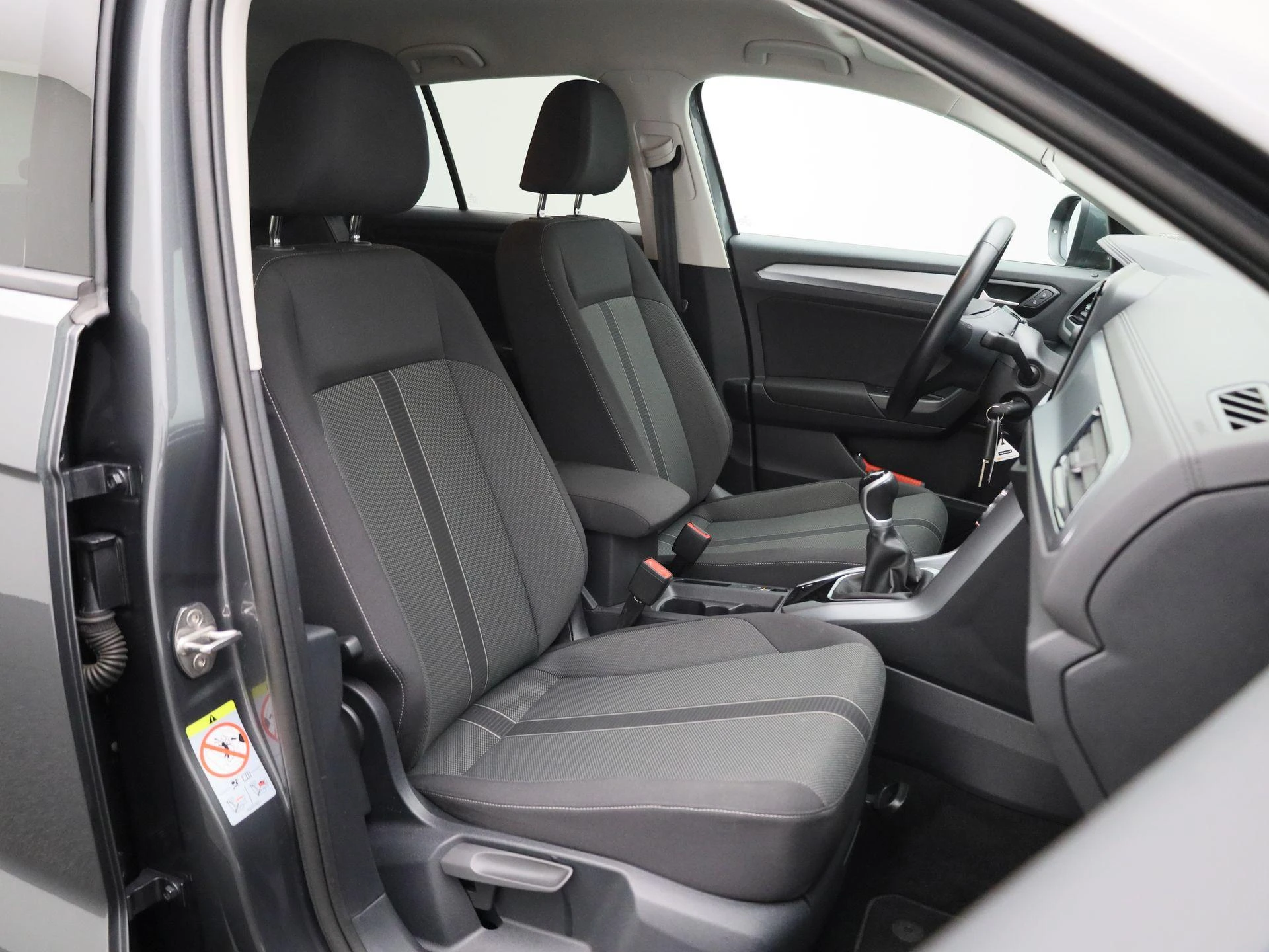 Volkswagen-T-Roc-image-27