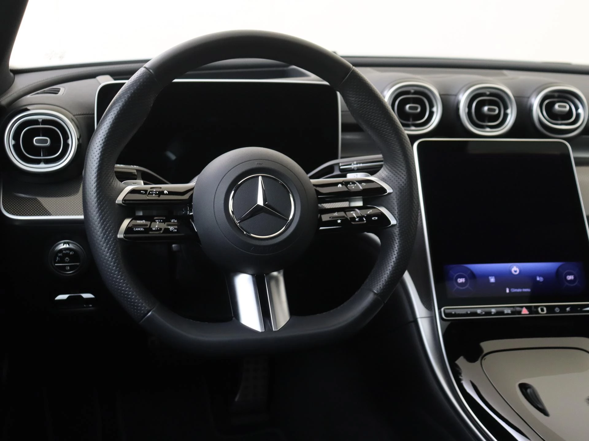 Mercedes-Benz-C-Klasse-image-12