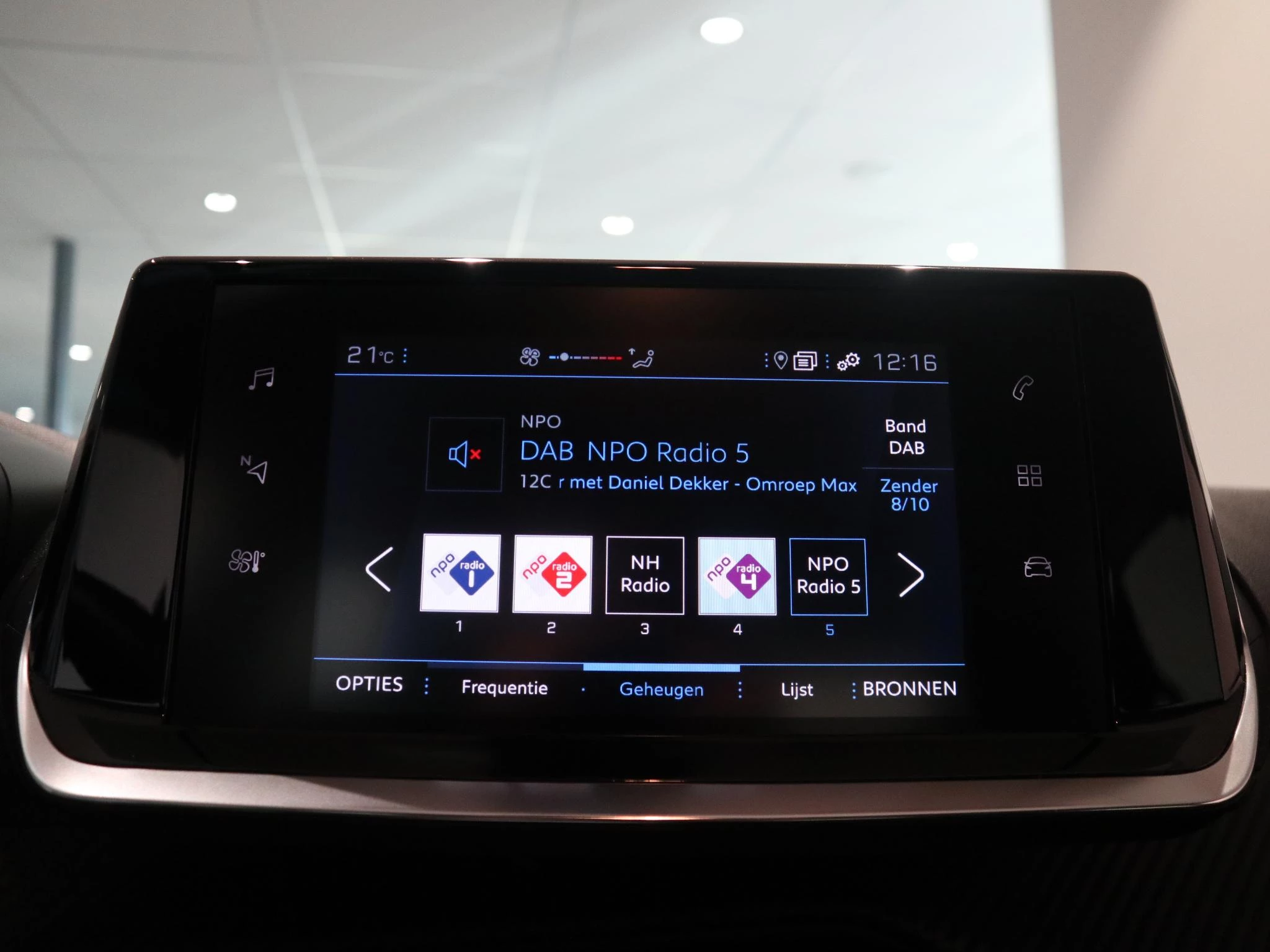 Peugeot-208-image-14