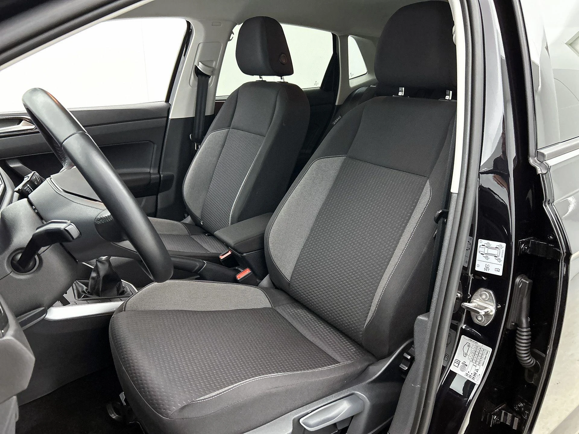 Volkswagen-Polo-image-34
