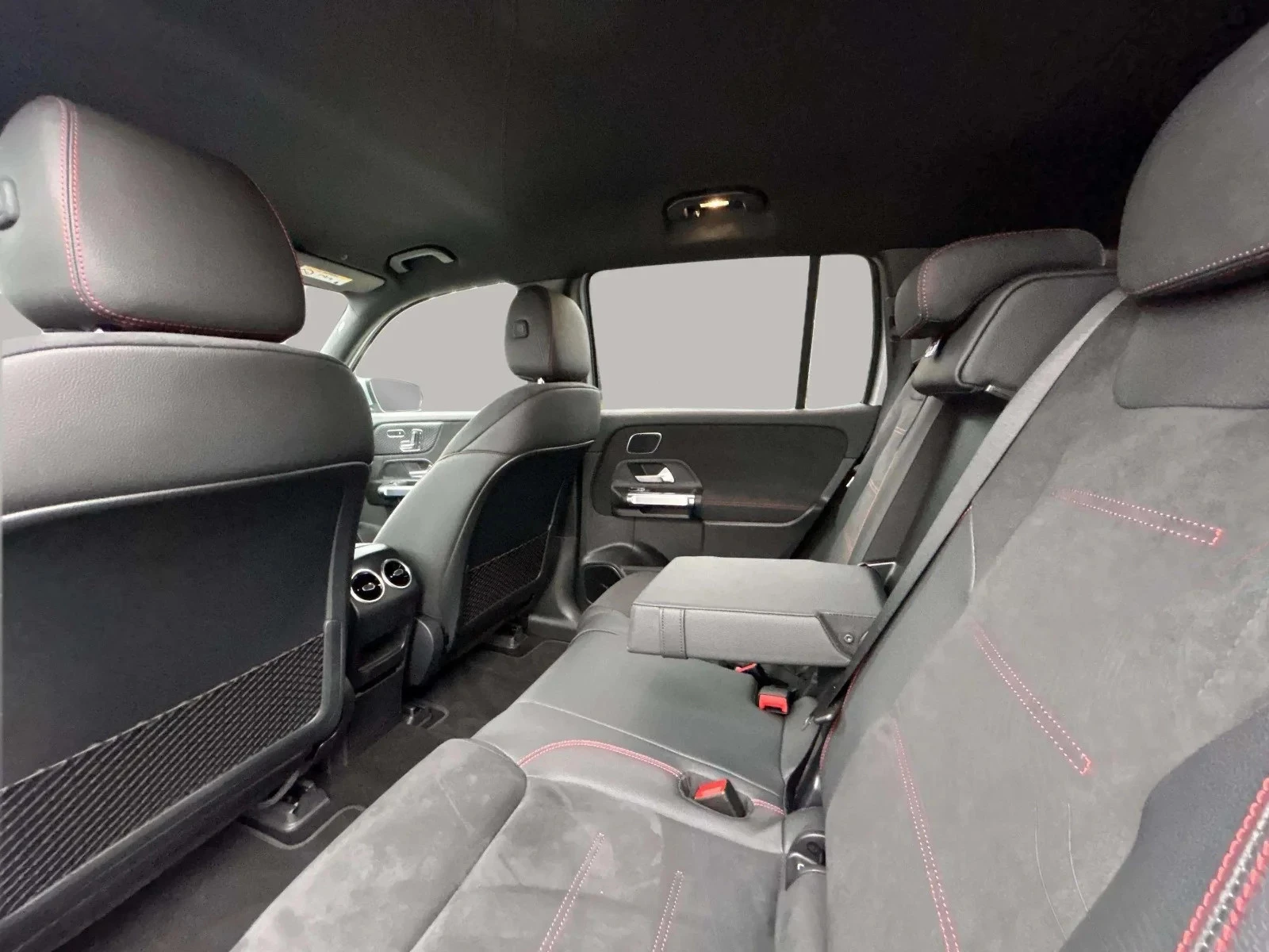 Mercedes-Benz-EQB-image-14