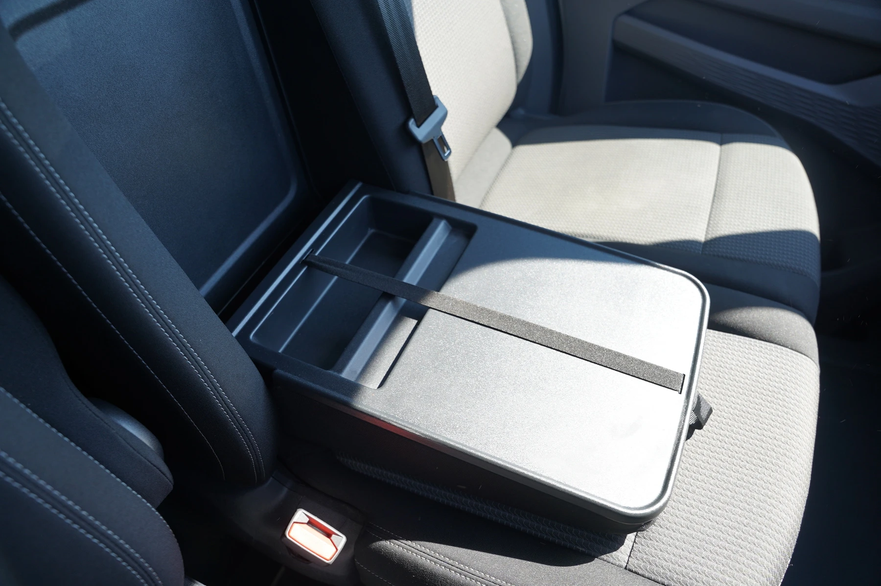 Volkswagen-Transporter-image-17
