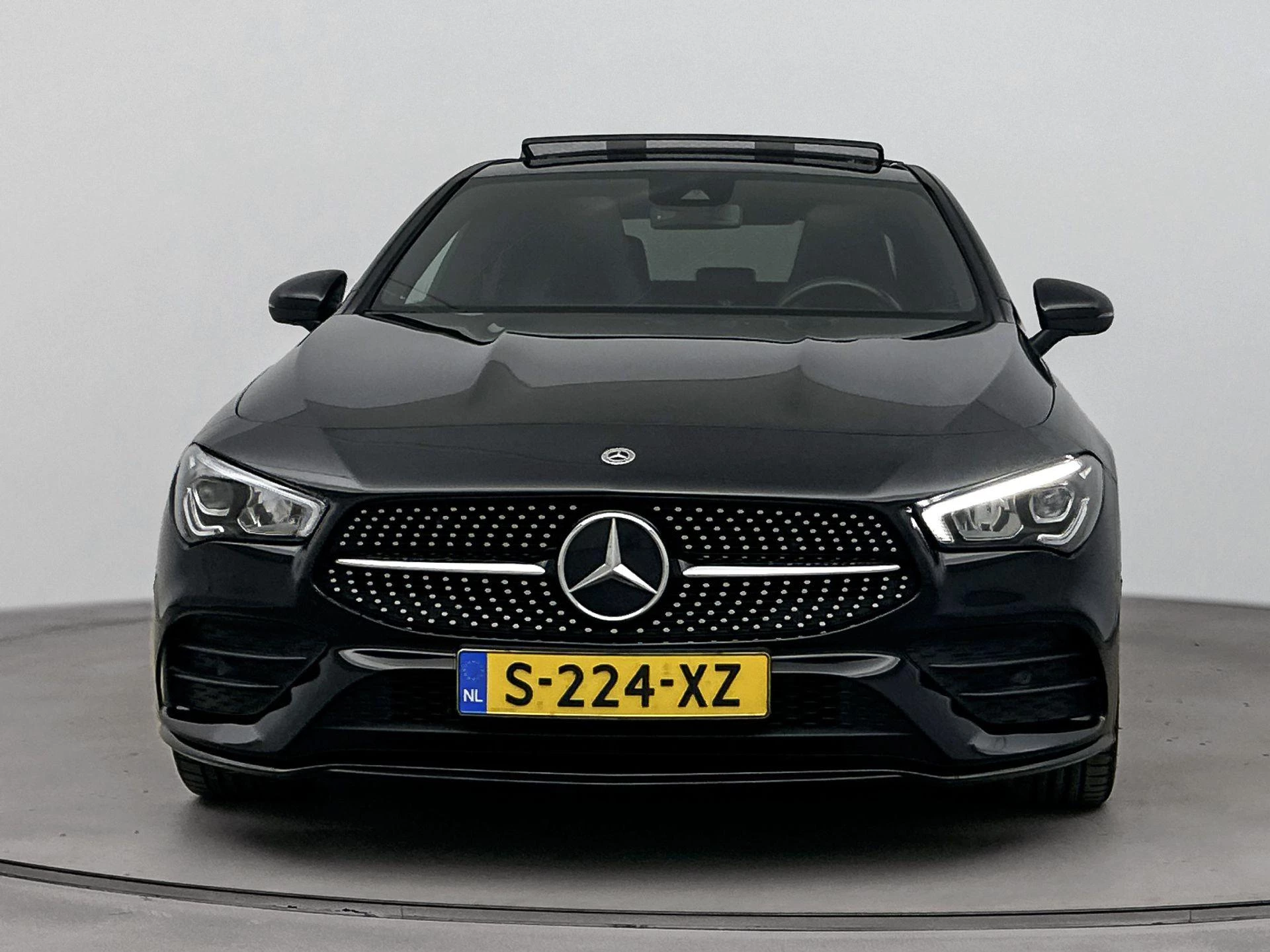 Mercedes-Benz-CLA-image-4
