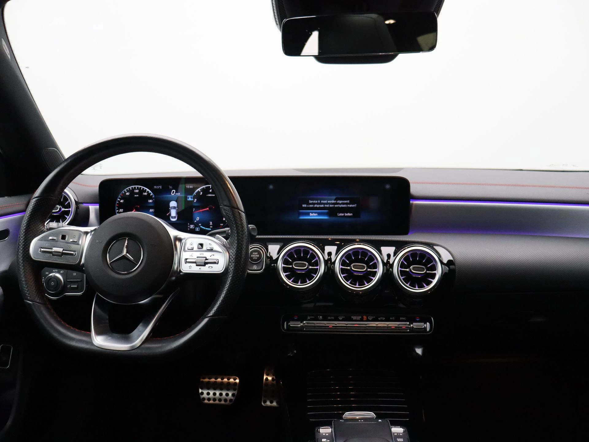 Mercedes-Benz CLA 200 AMG Line Coupé + PANORAMISCH DAK + MULTIBEAM LED +