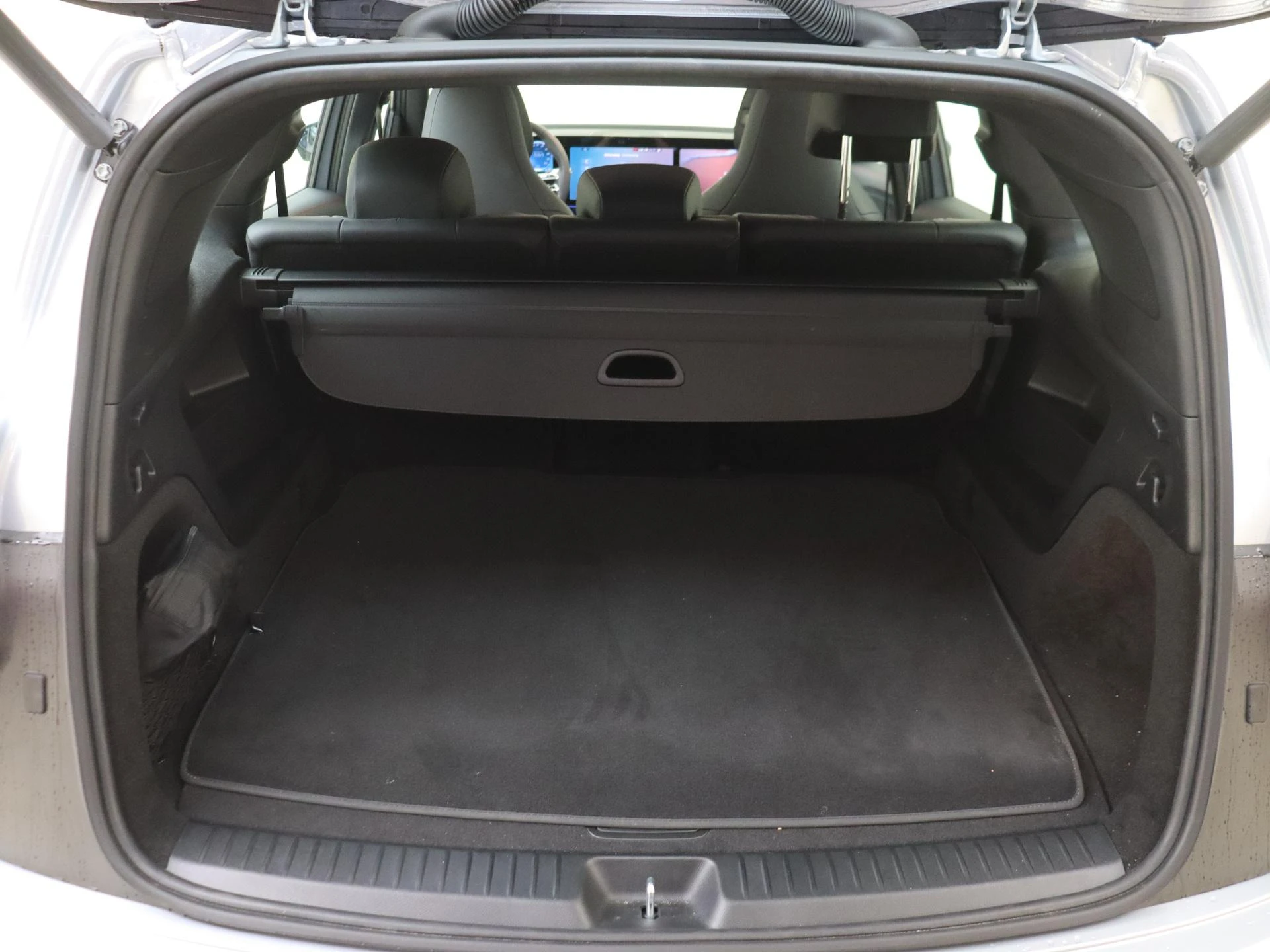 Mercedes-Benz-GLB-image-26
