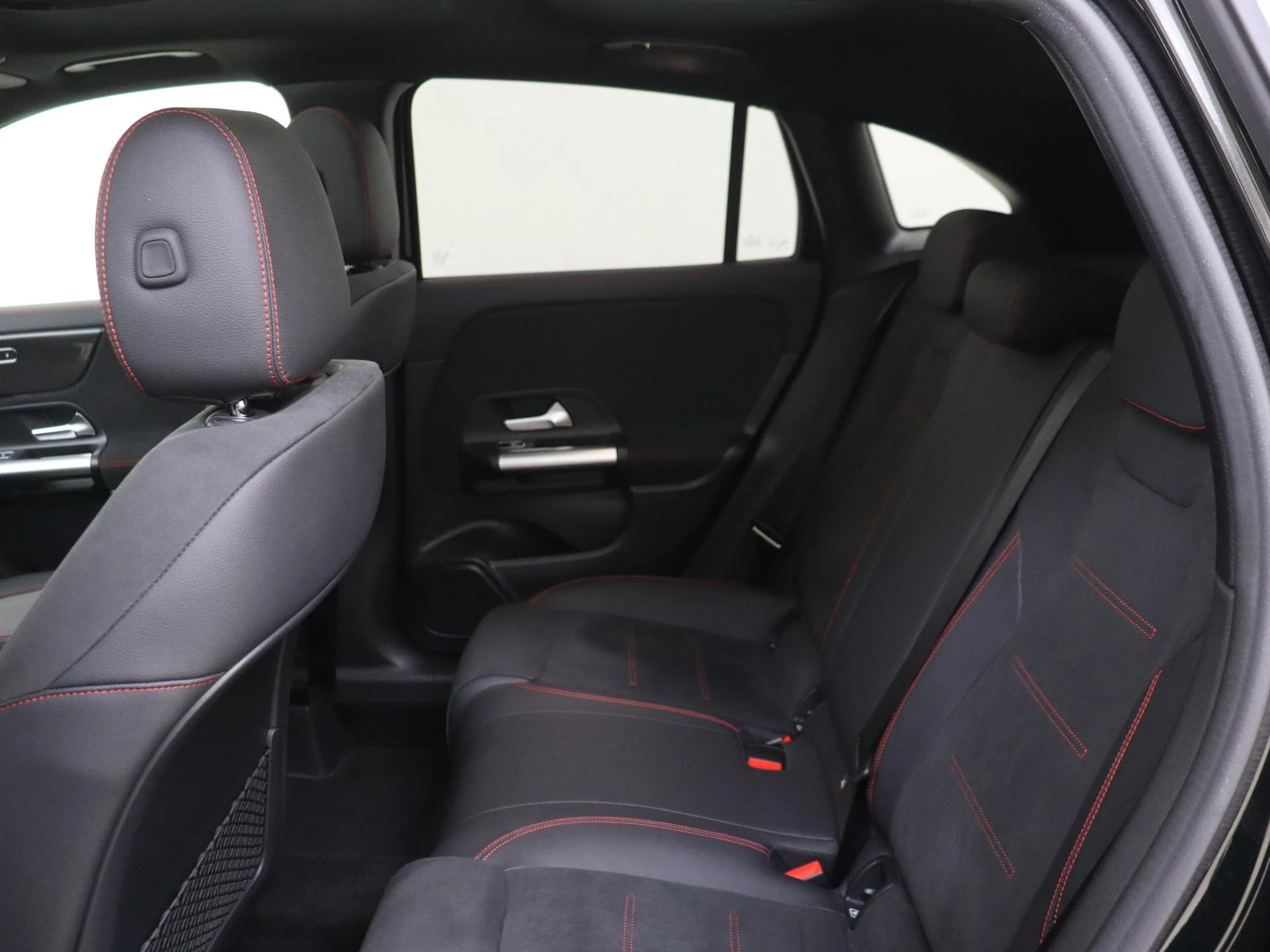 Mercedes-Benz-GLA-image-15