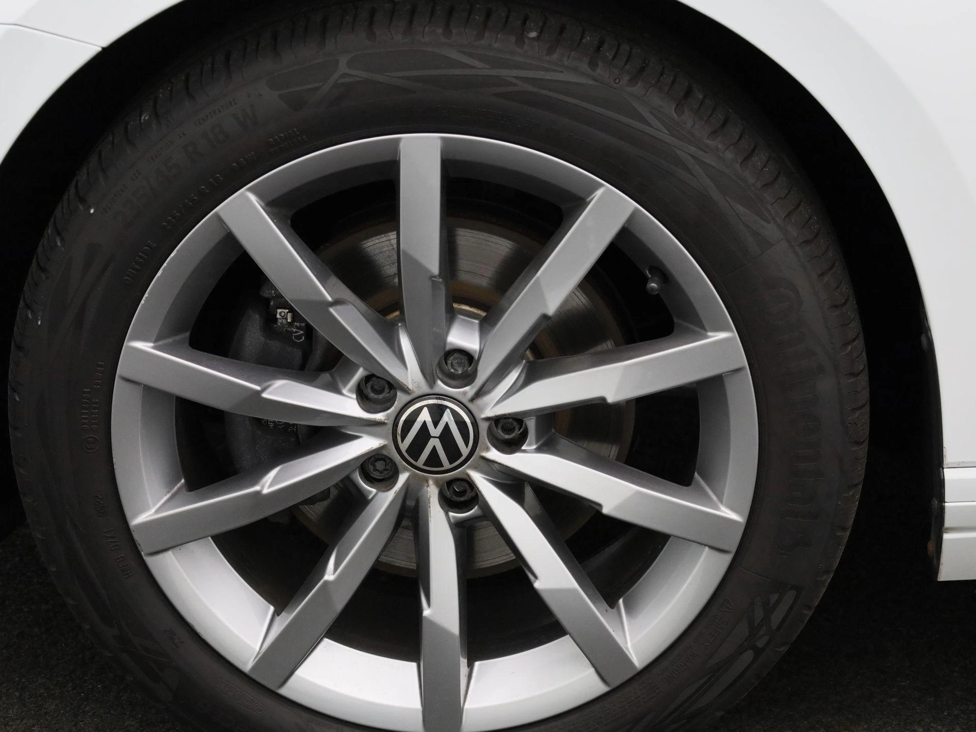 Volkswagen-Passat-image-13