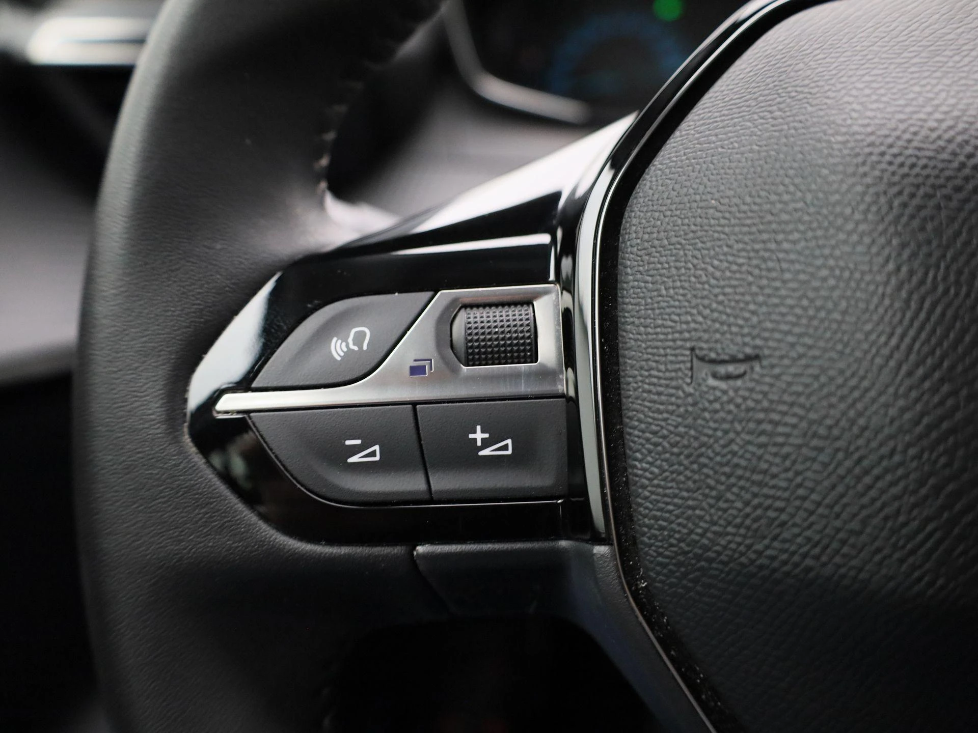 Peugeot-e-208-image-20