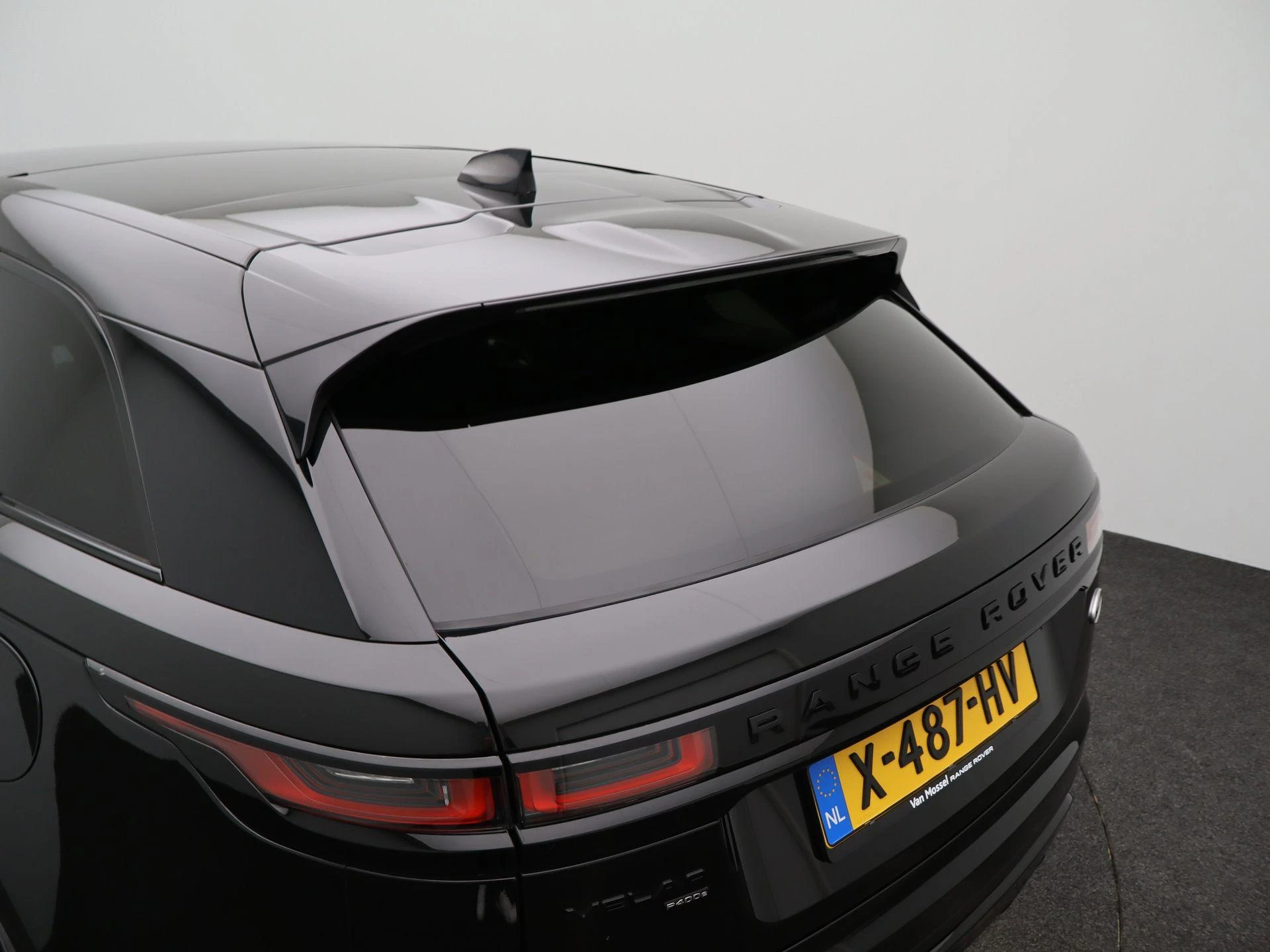 Land Rover-Range Rover Velar-image-41