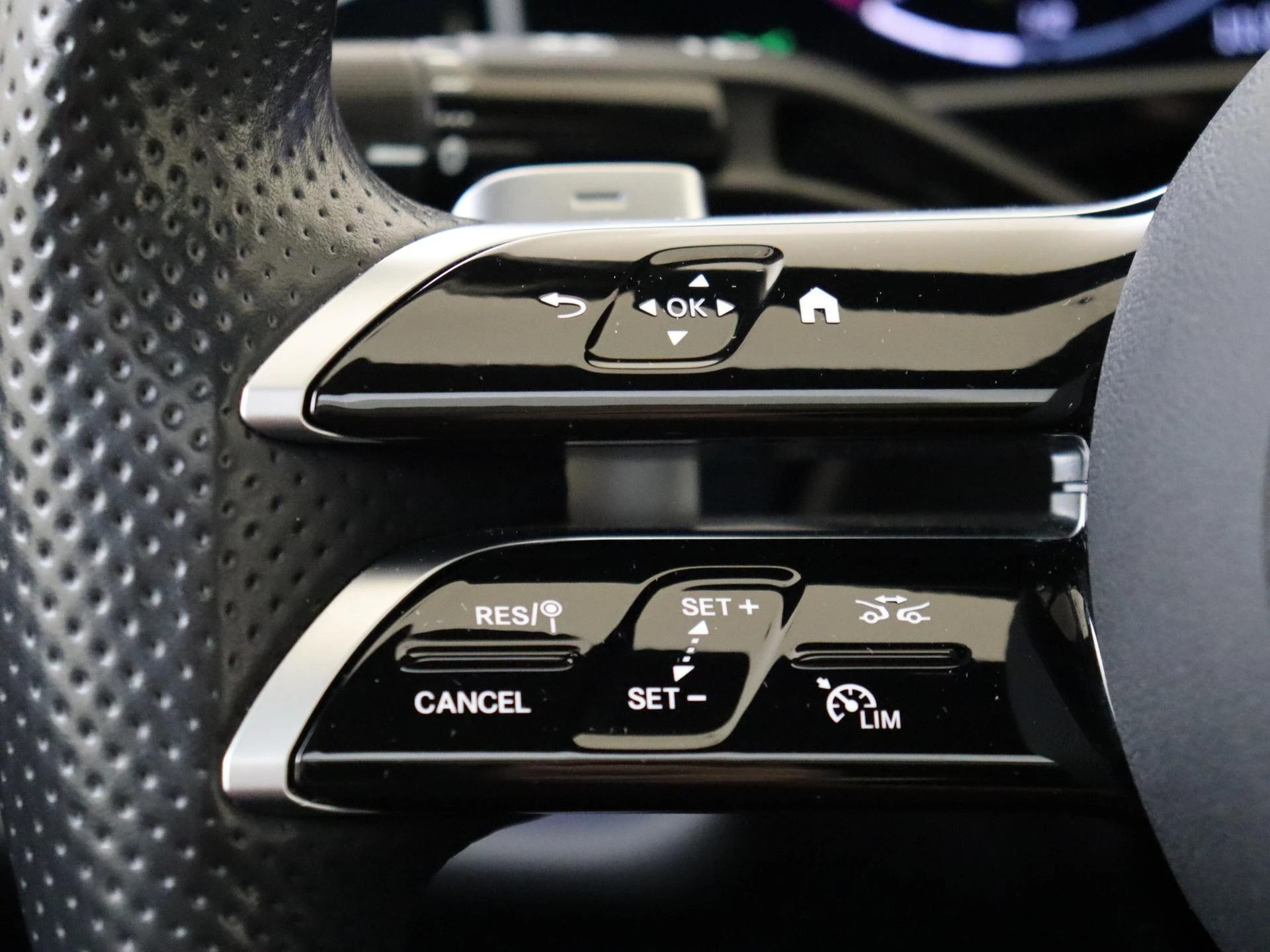 Mercedes-Benz-E-Klasse-image-11