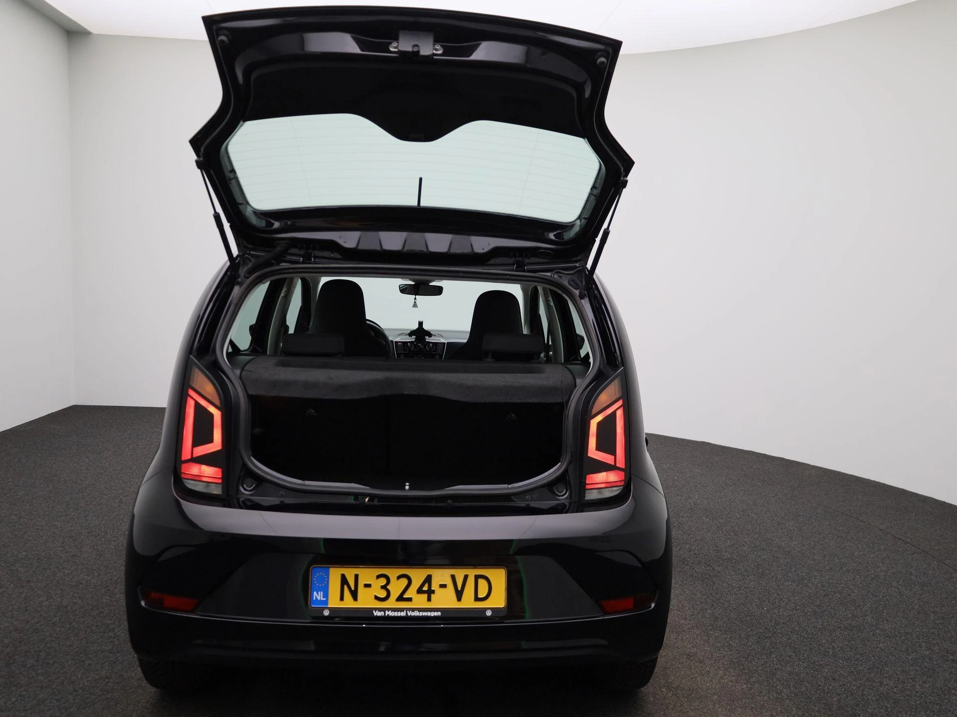 Volkswagen-up!-image-10