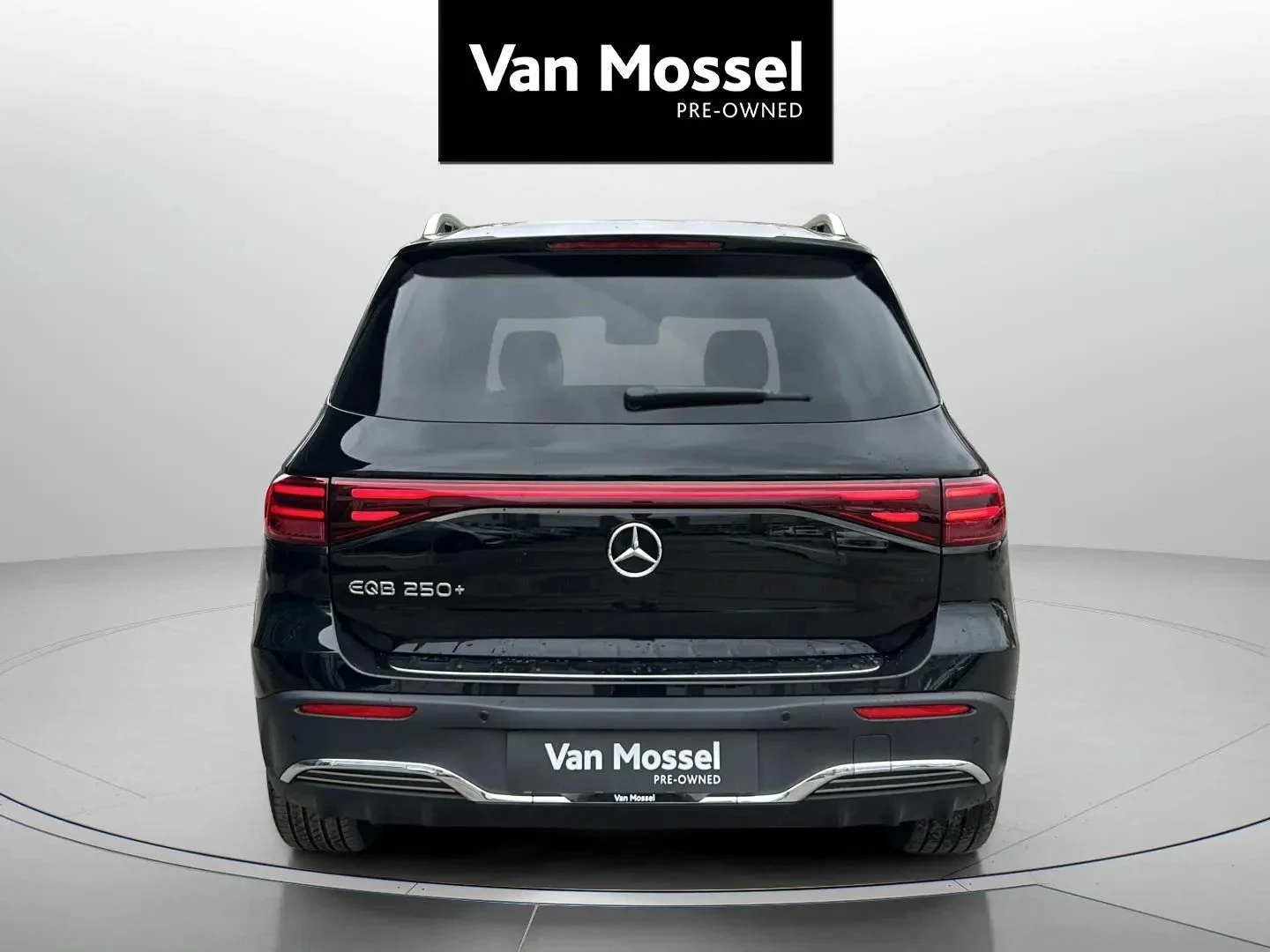 Mercedes-Benz-EQB-image-5