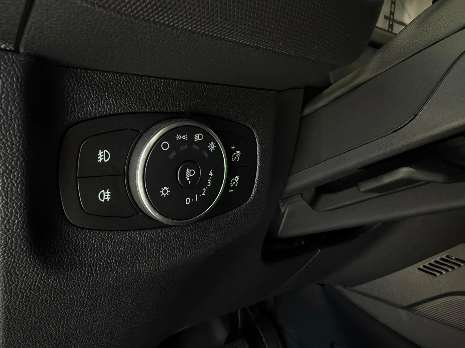Ford-E-Transit Courier-image-12