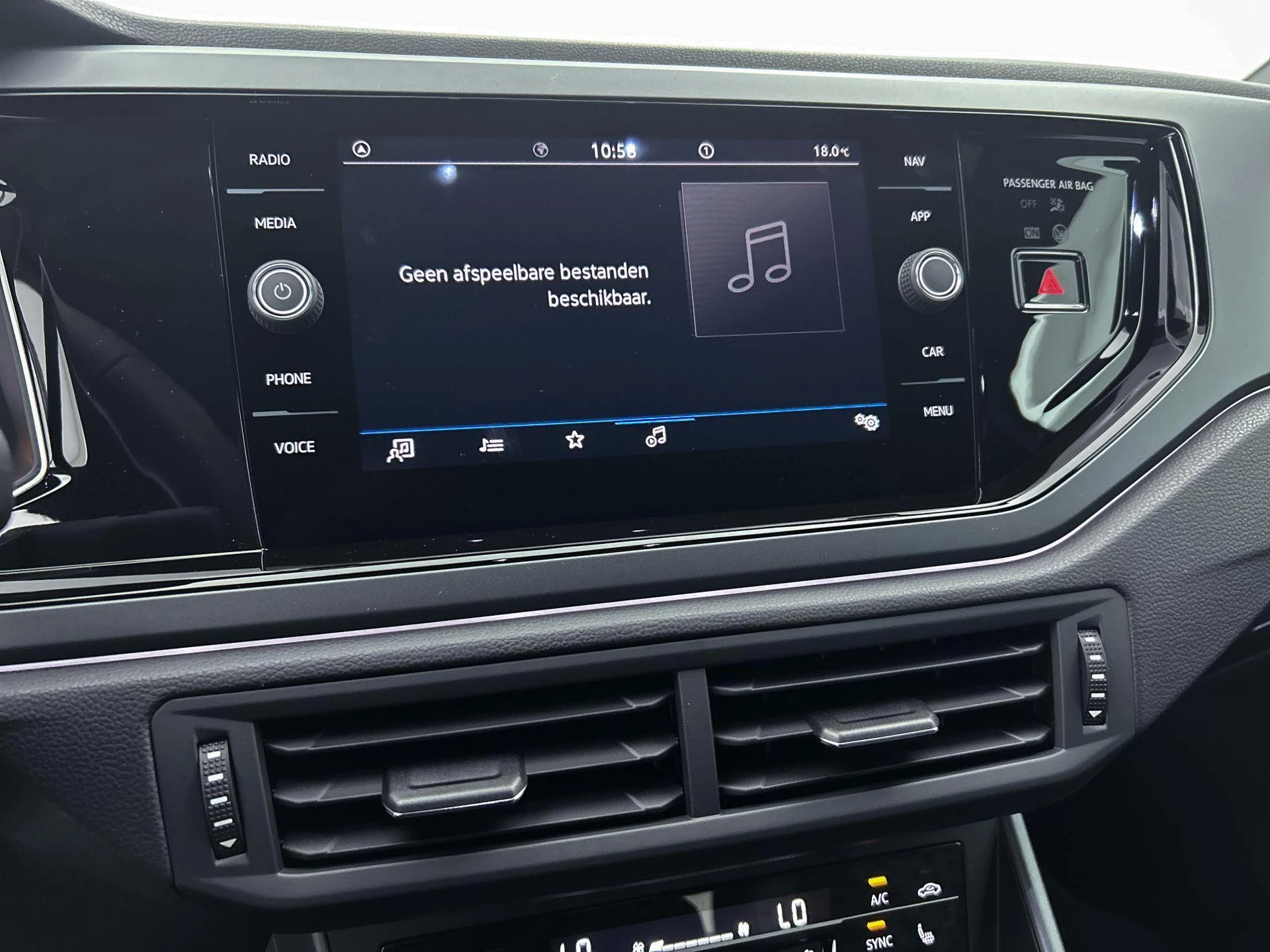 Volkswagen-Polo-image-14