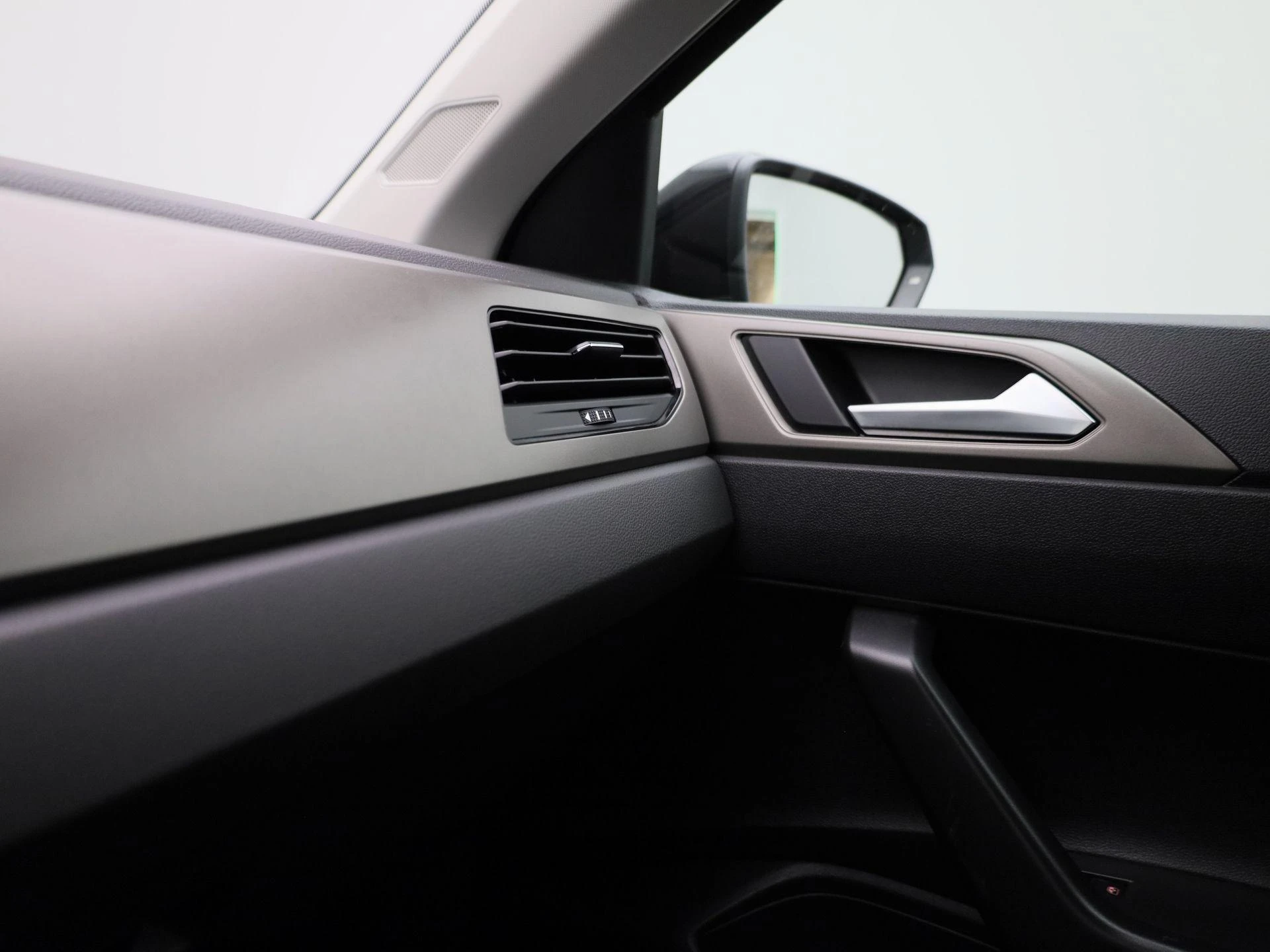 Volkswagen-Polo-image-28
