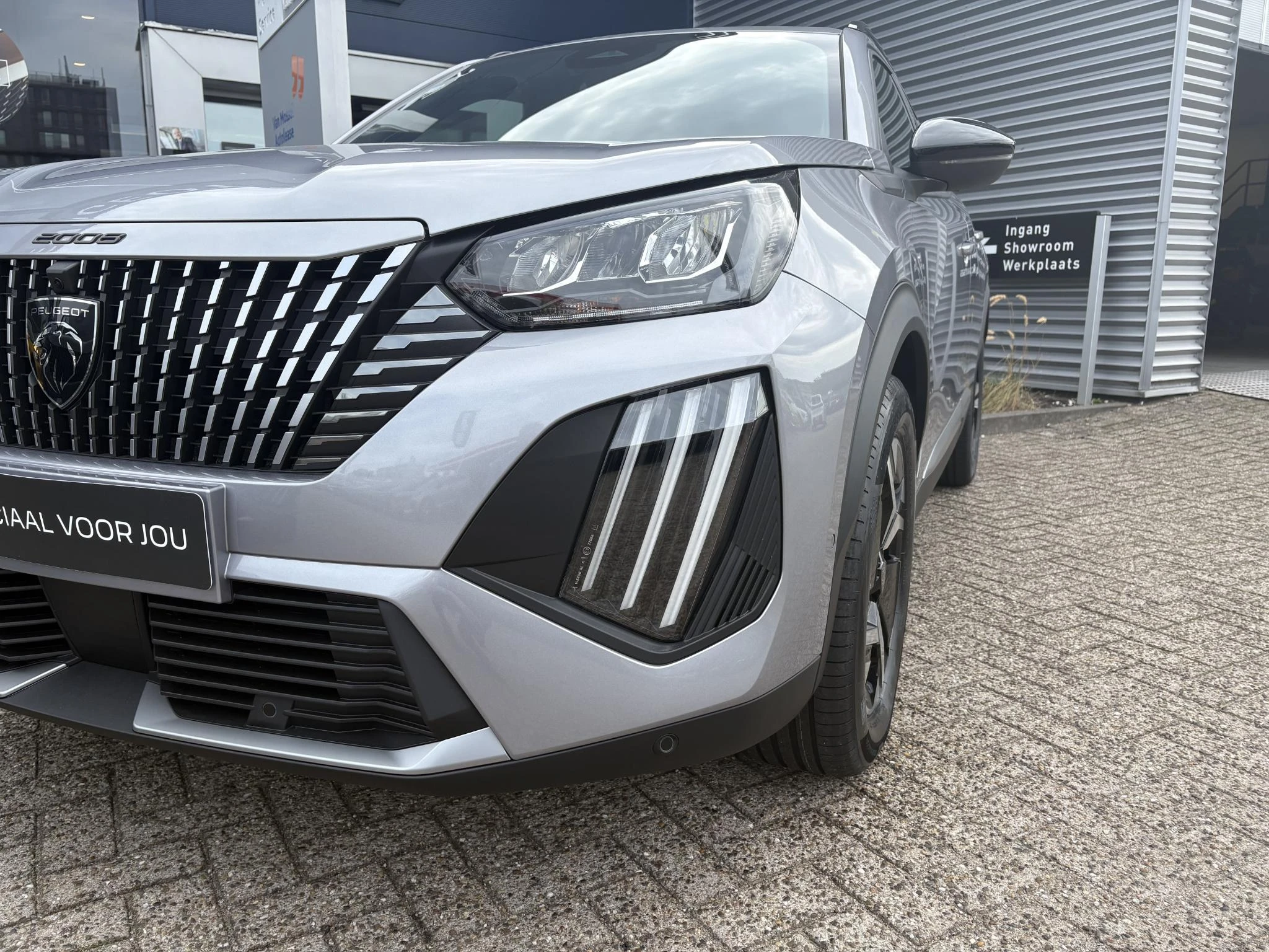 Peugeot-2008-image-2