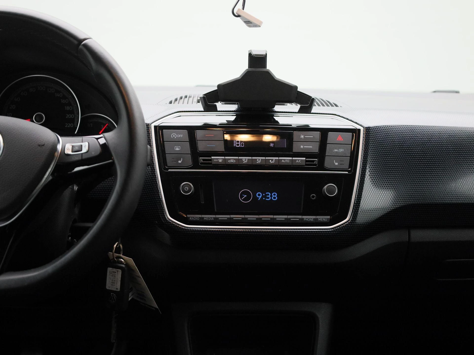 Volkswagen-up!-image-8