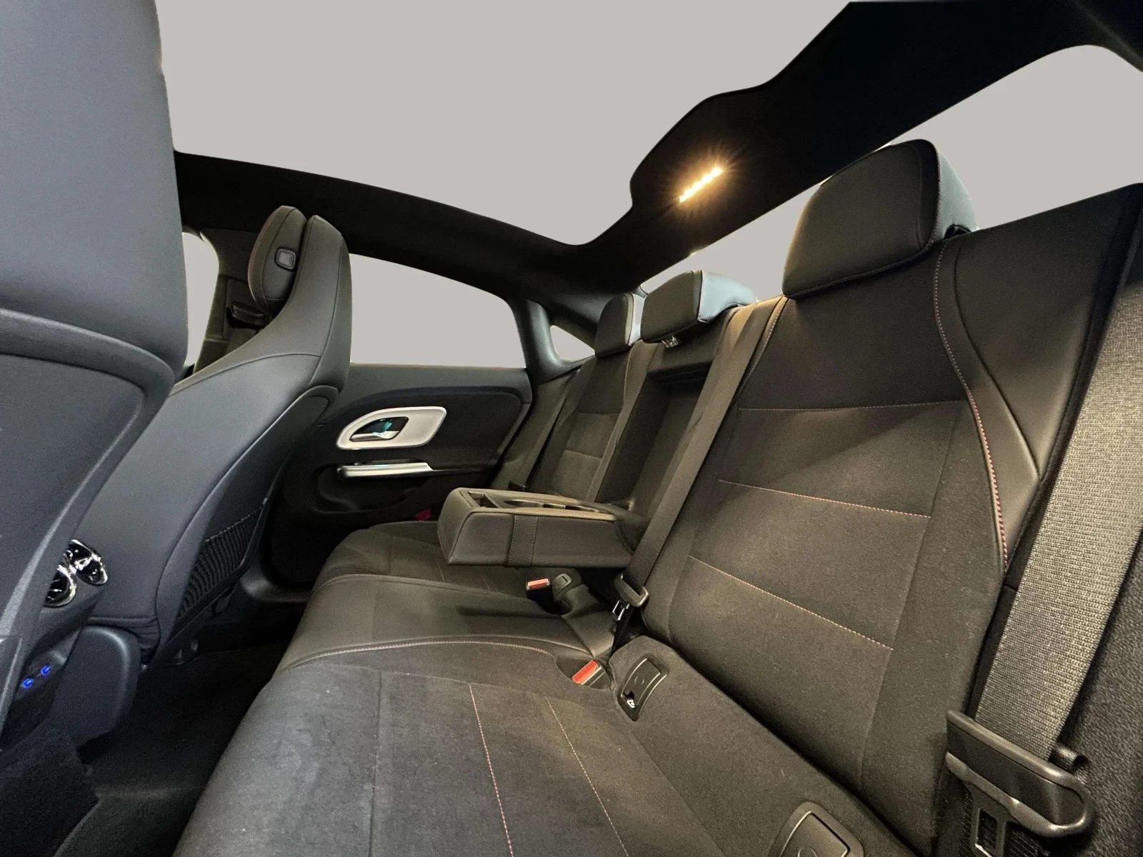 Mercedes-Benz-CLA-image-20