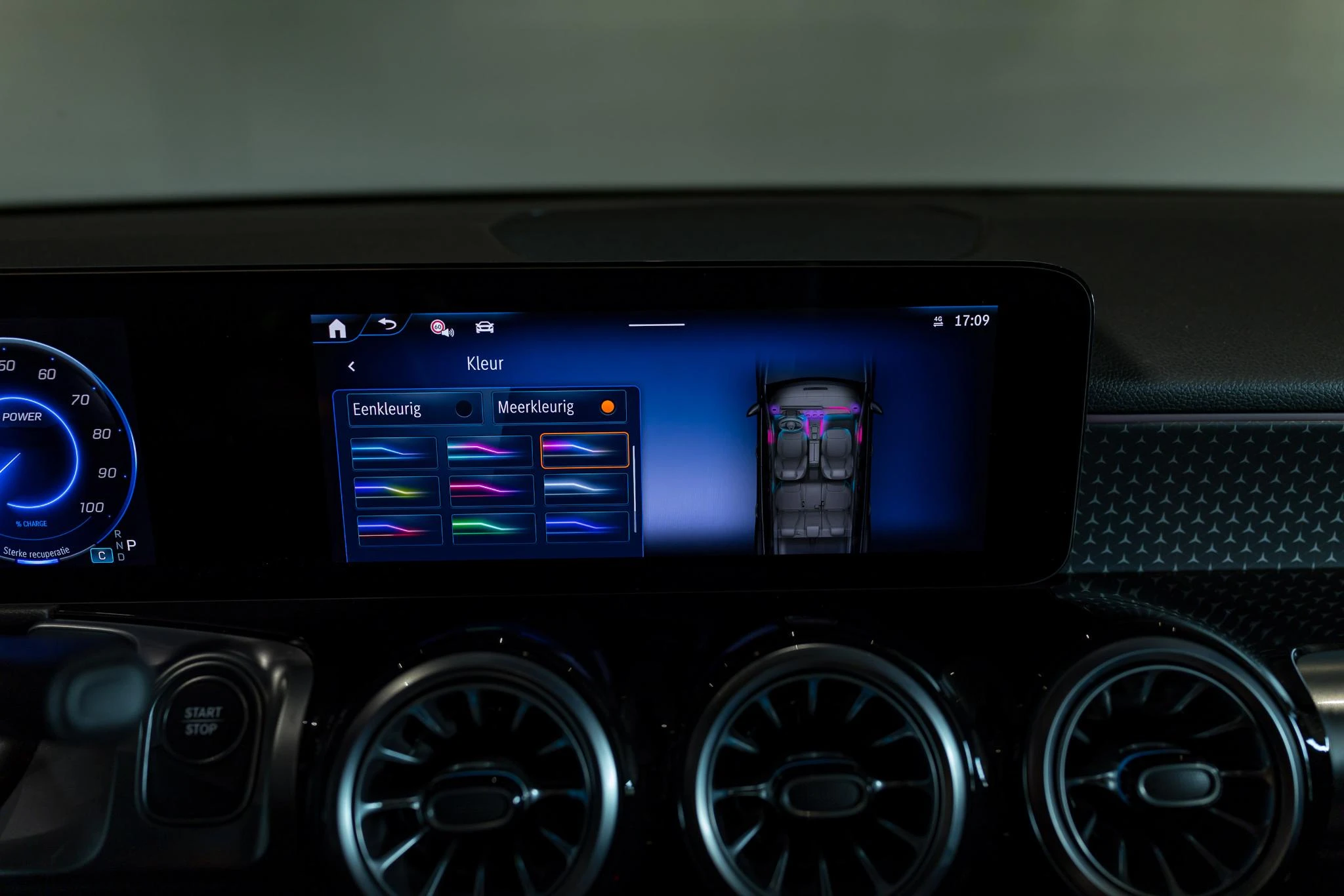 Mercedes-Benz-EQB-image-32