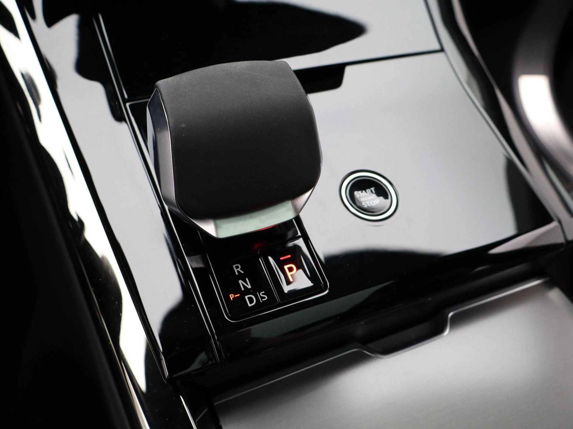 Land Rover-Range Rover Sport-image-16
