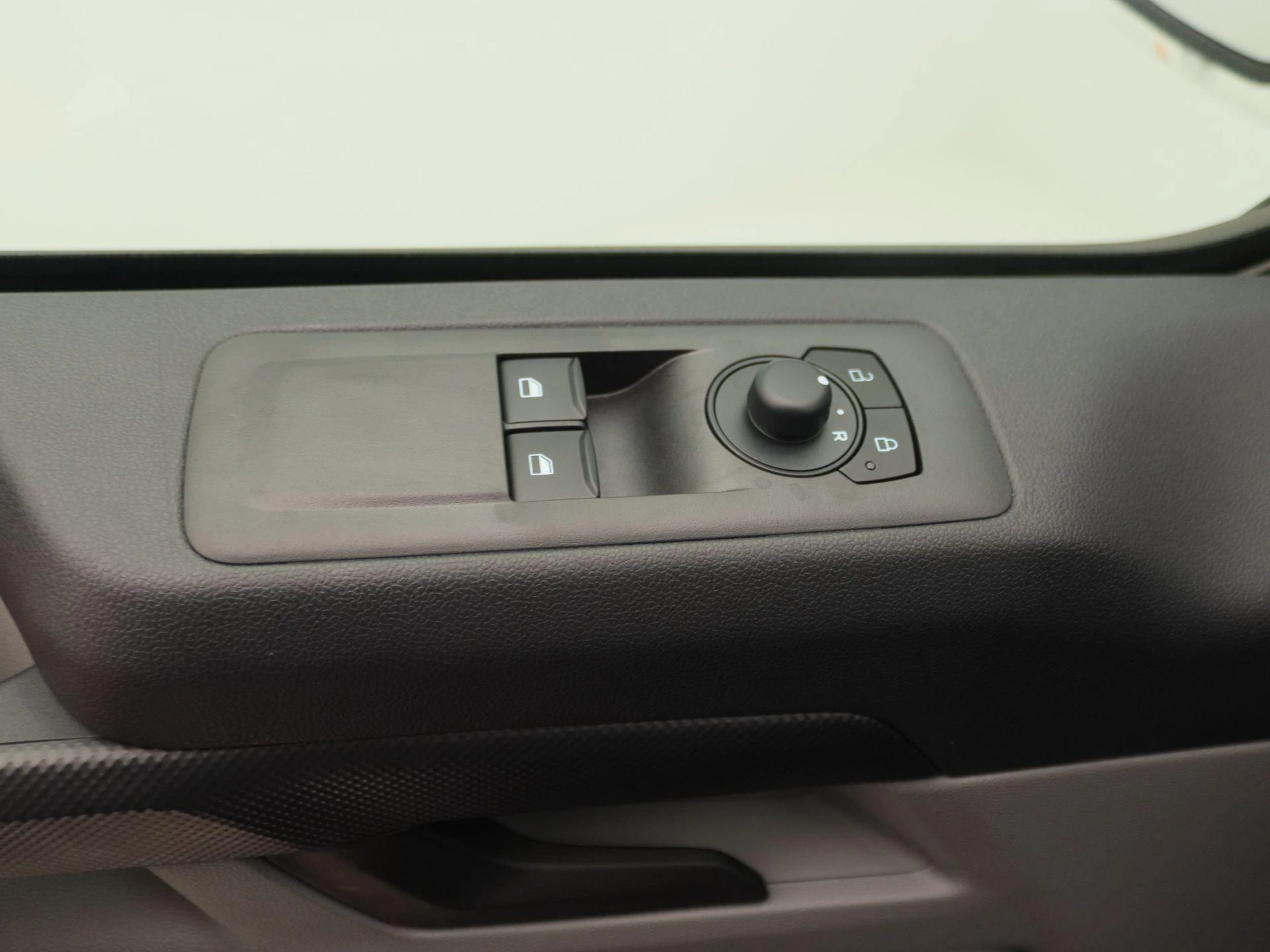 Ford-E-Transit-image-18