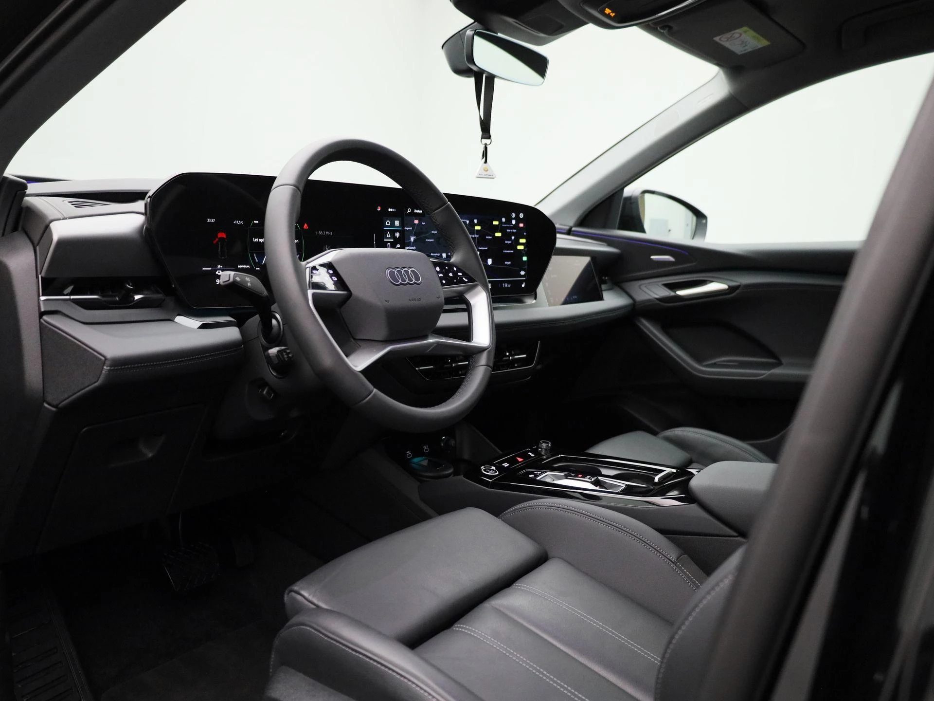 Audi-Q6 e-tron-image-42