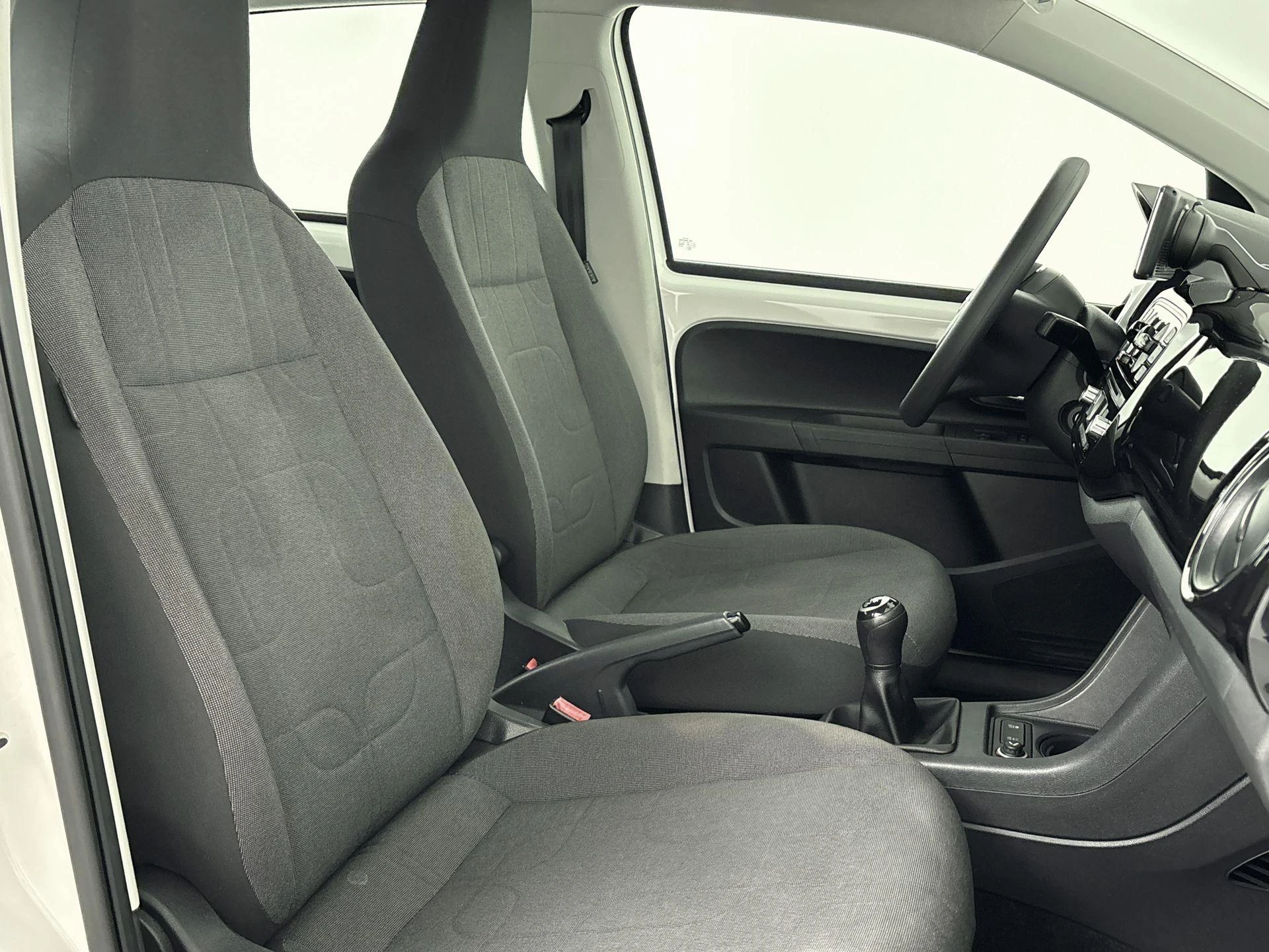 Volkswagen-up!-image-15