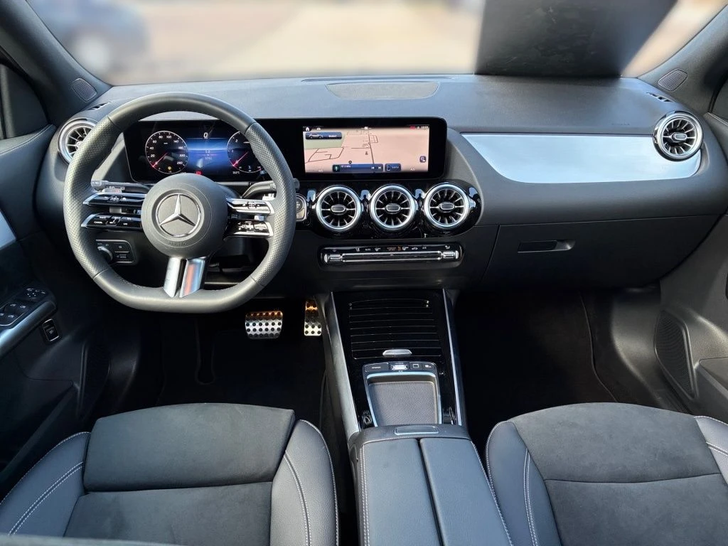 Mercedes-Benz-GLA 200 d-image-11