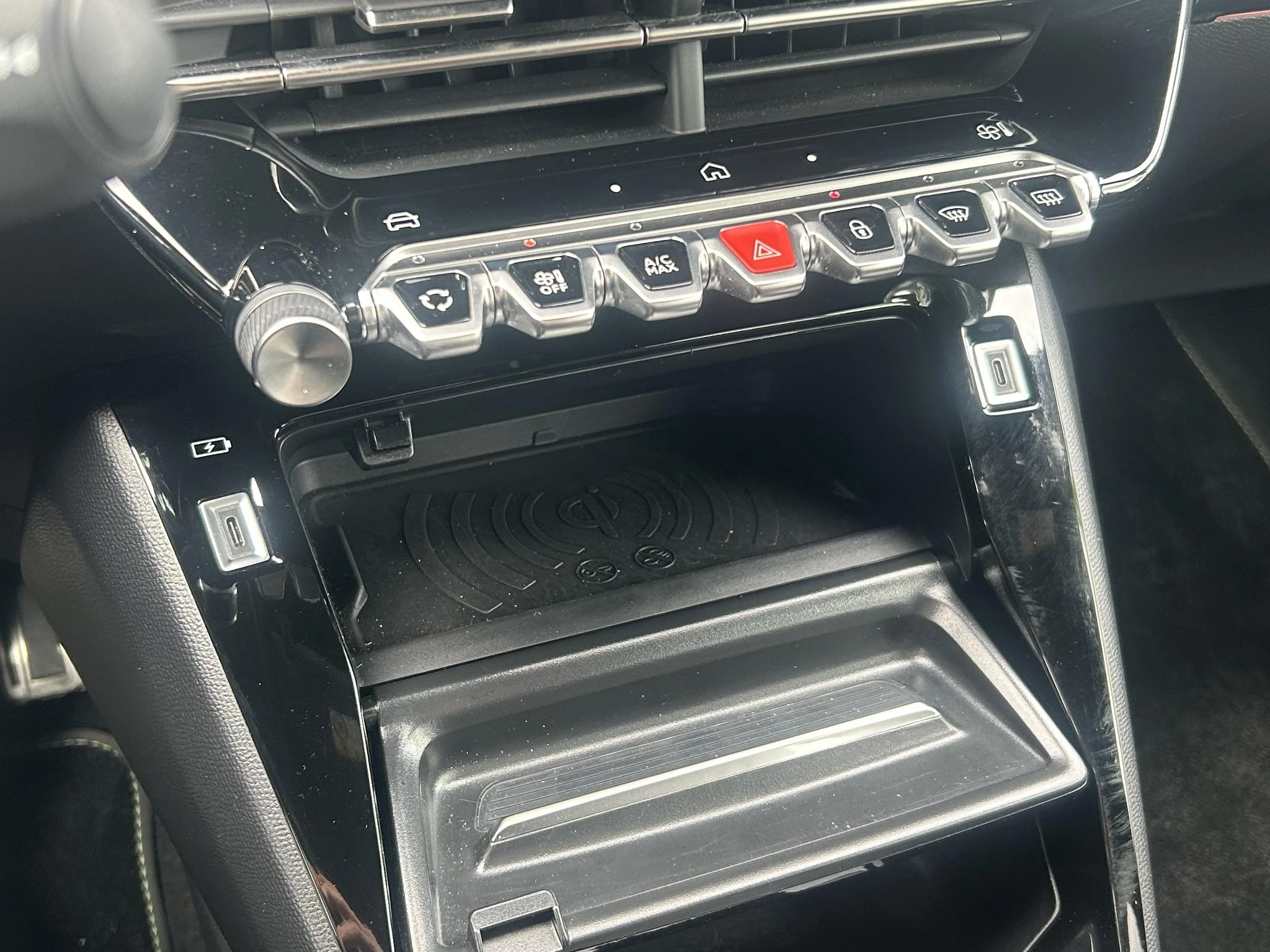 Peugeot-e-2008-image-15