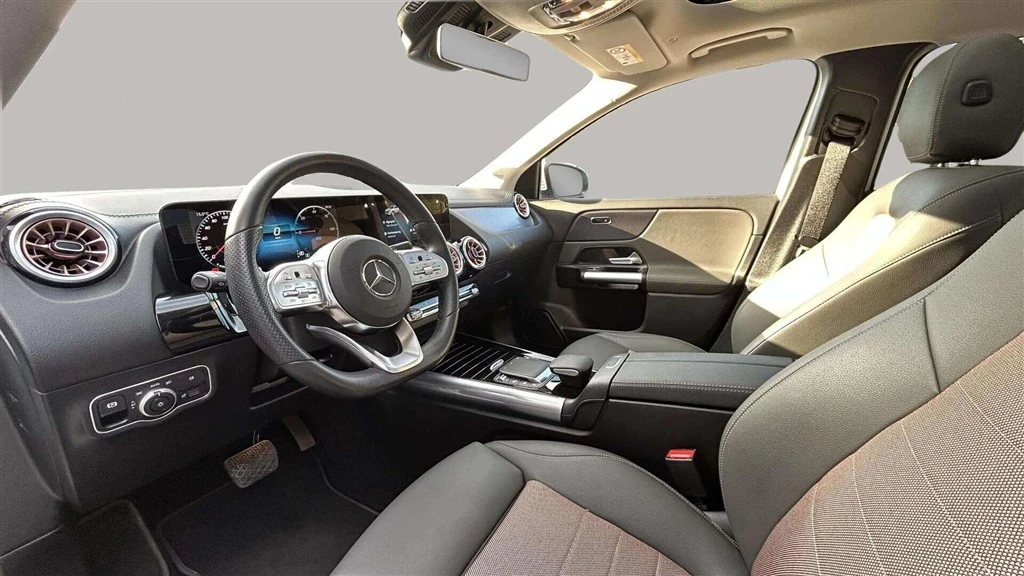Mercedes-Benz-EQA-image-9