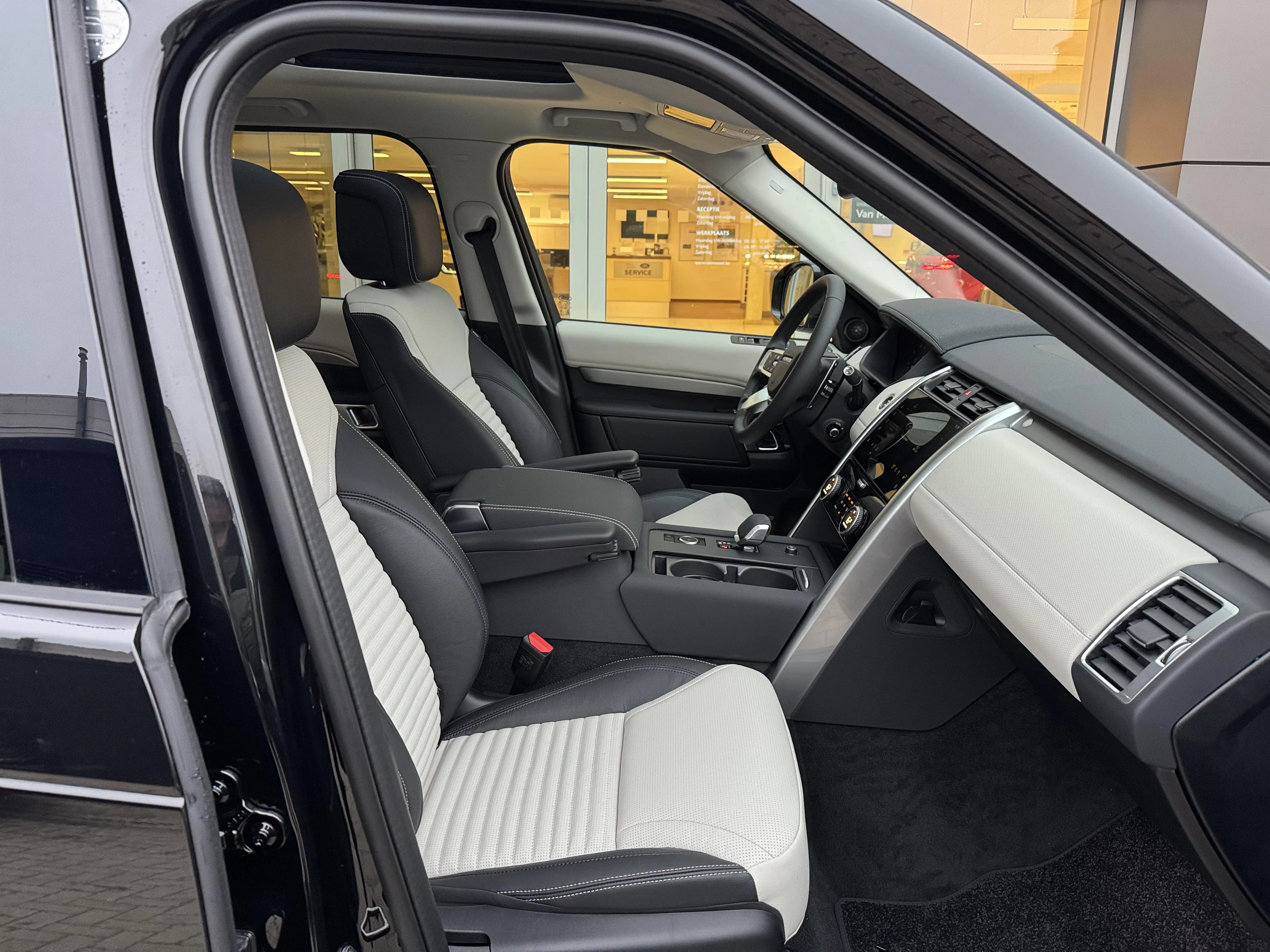 Land Rover-Discovery-image-11