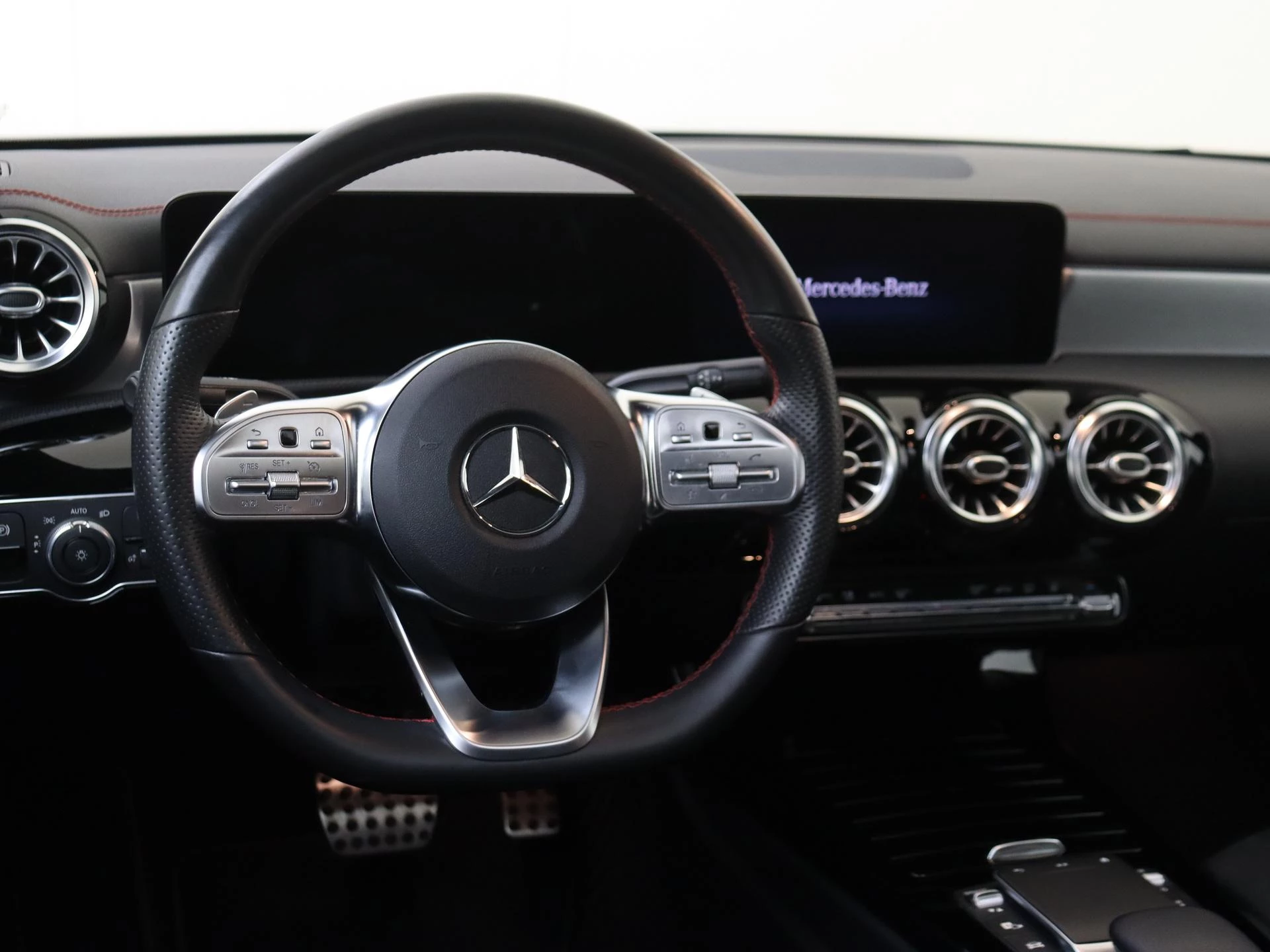 Mercedes-Benz-CLA-image-10