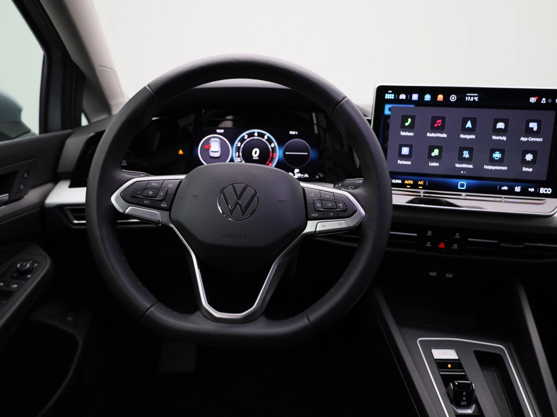 Volkswagen-Golf-image-6