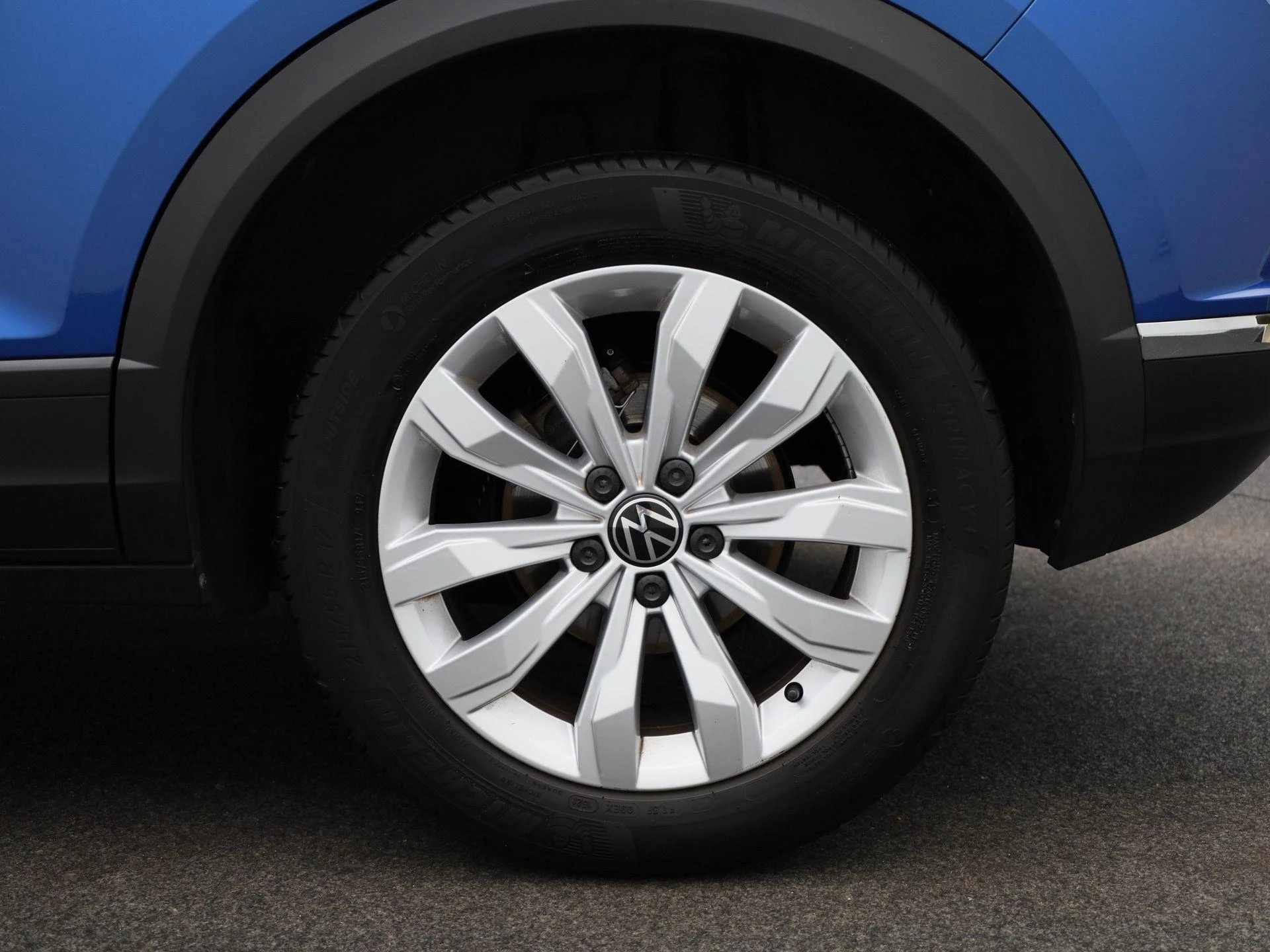 Volkswagen-T-Roc-image-12