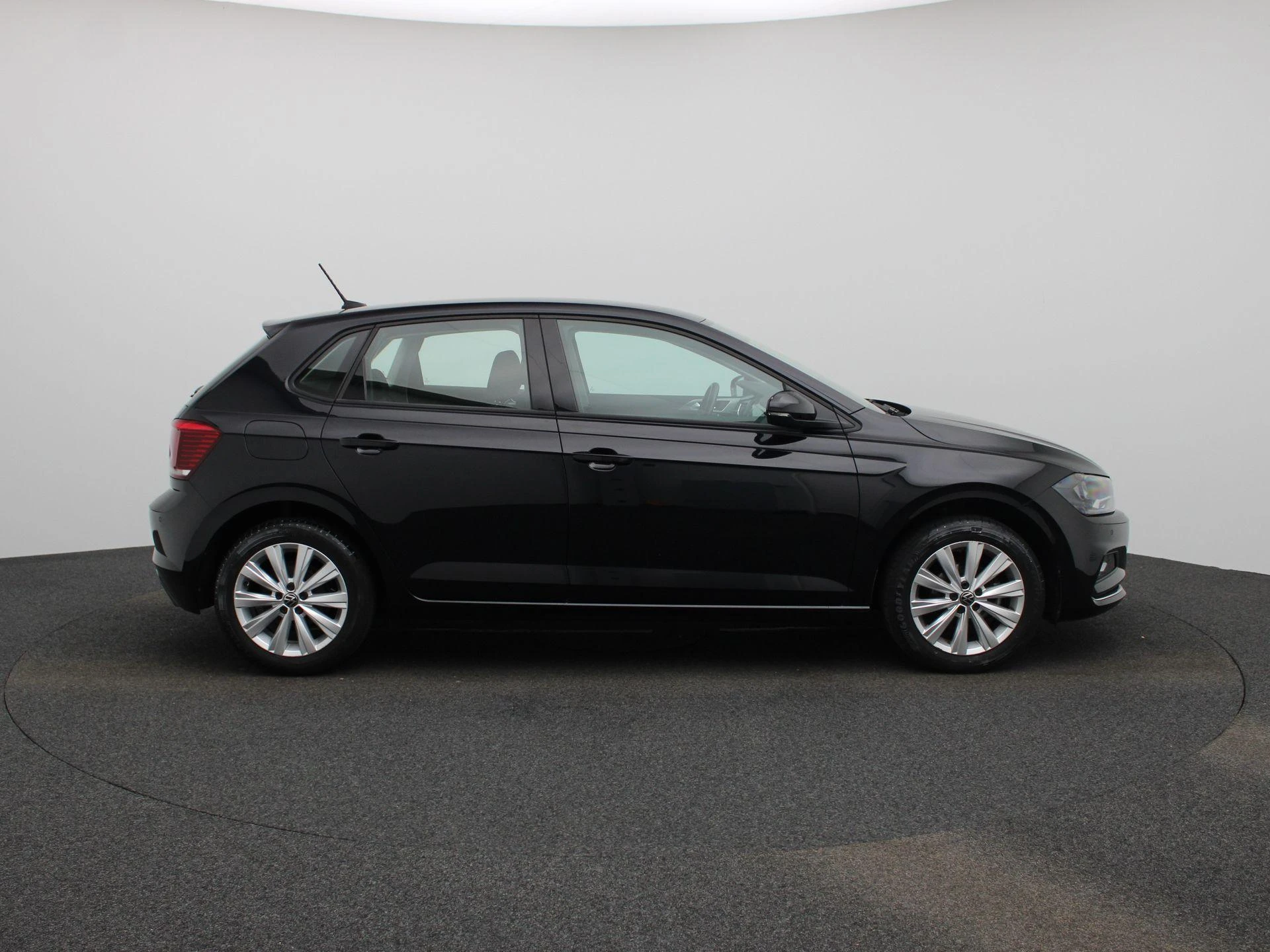Volkswagen-Polo-image-5