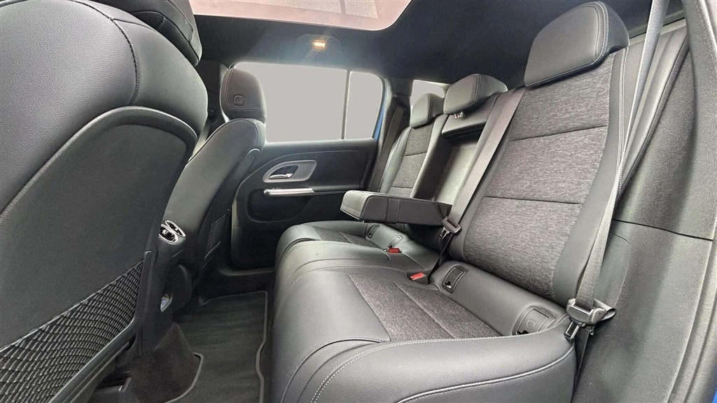 Mercedes-Benz-GLB-image-23