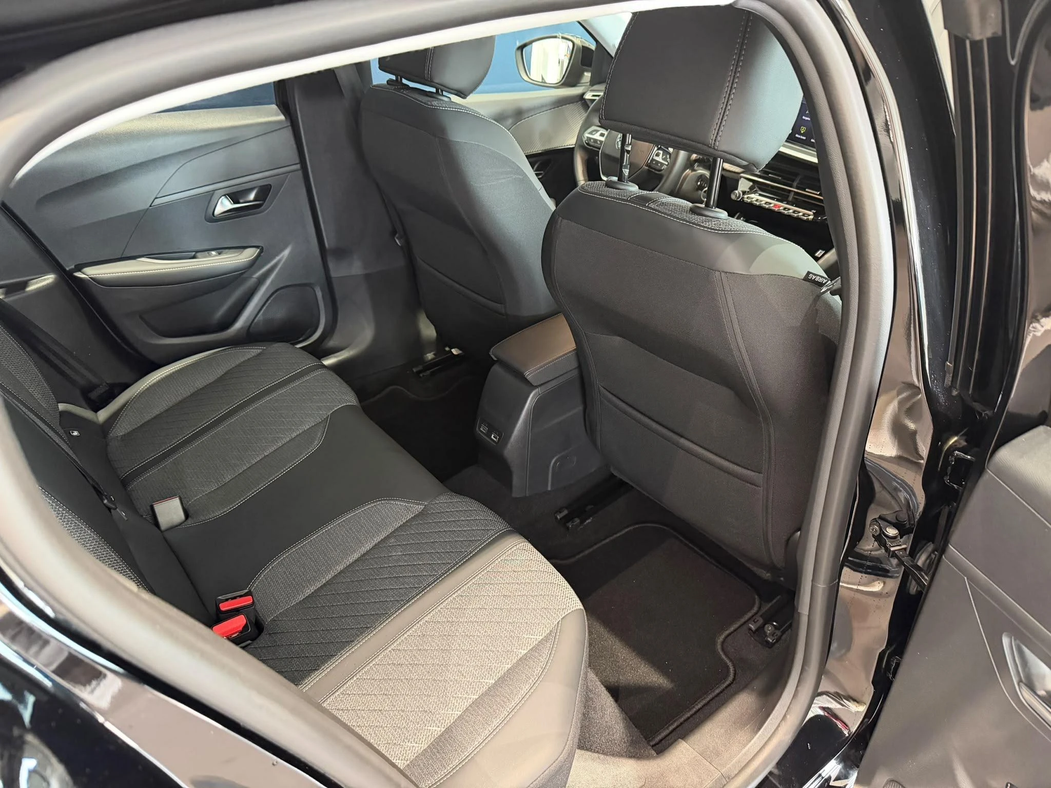 Peugeot-208-image-9