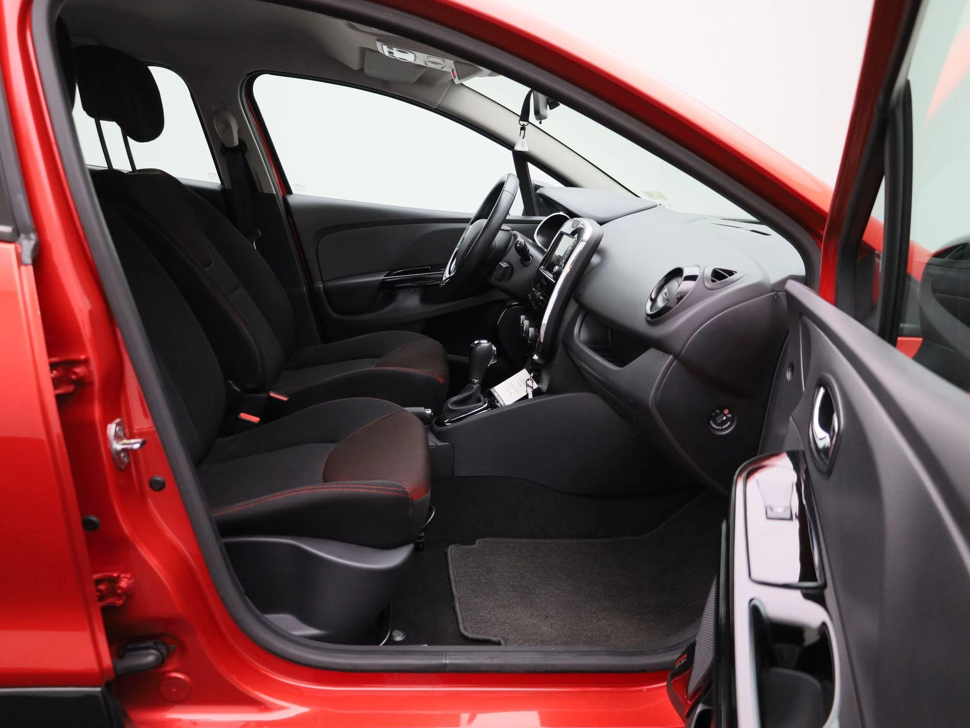 Renault-Clio-image-29