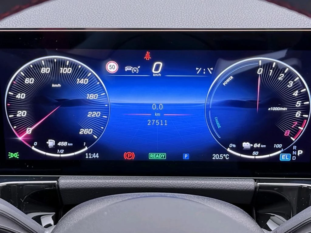 Mercedes-Benz-GLA-image-5