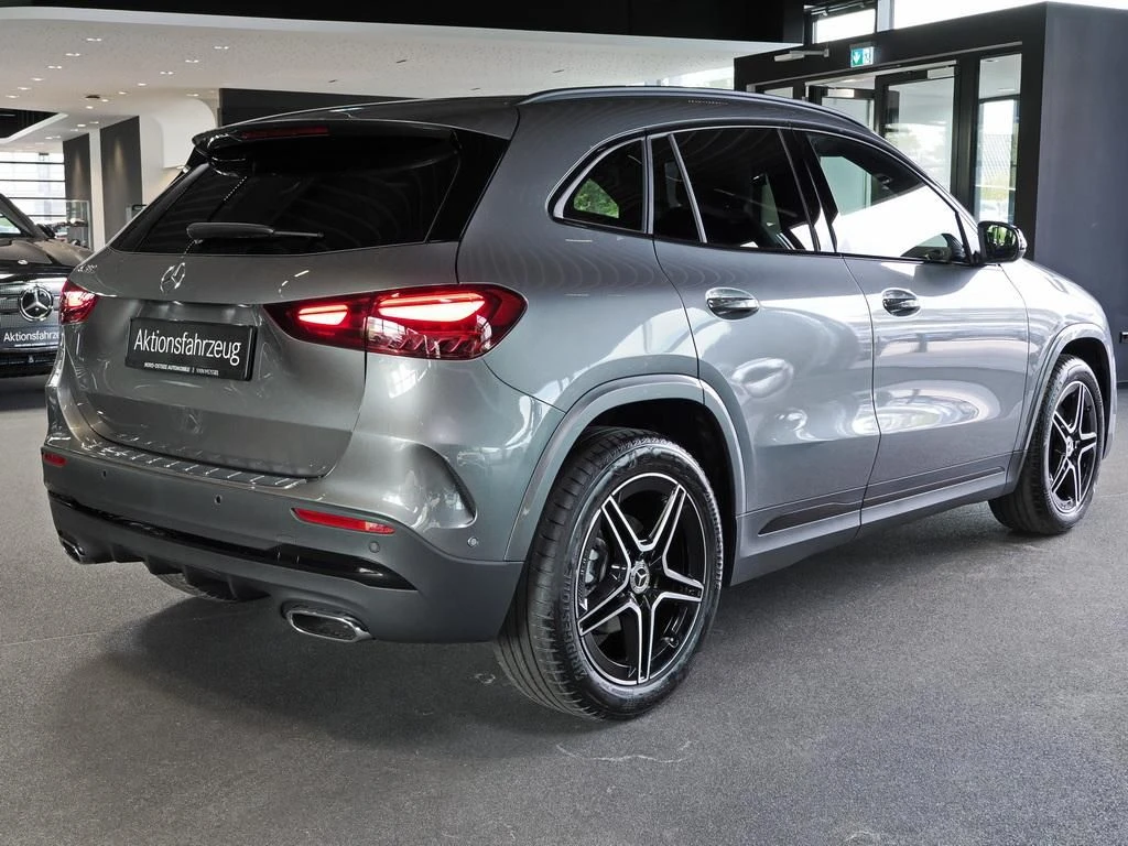 Mercedes-Benz-GLA 180-image-4