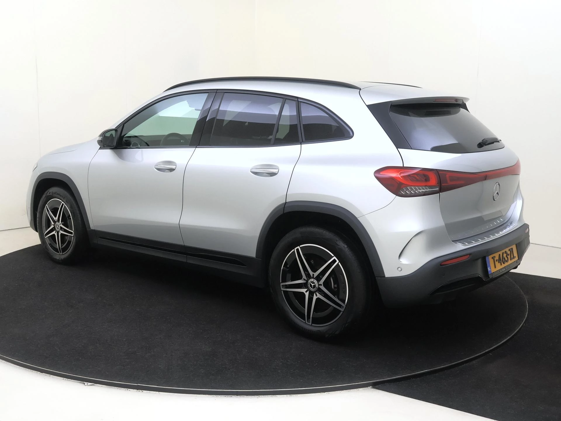 Mercedes-Benz-EQA-image-2