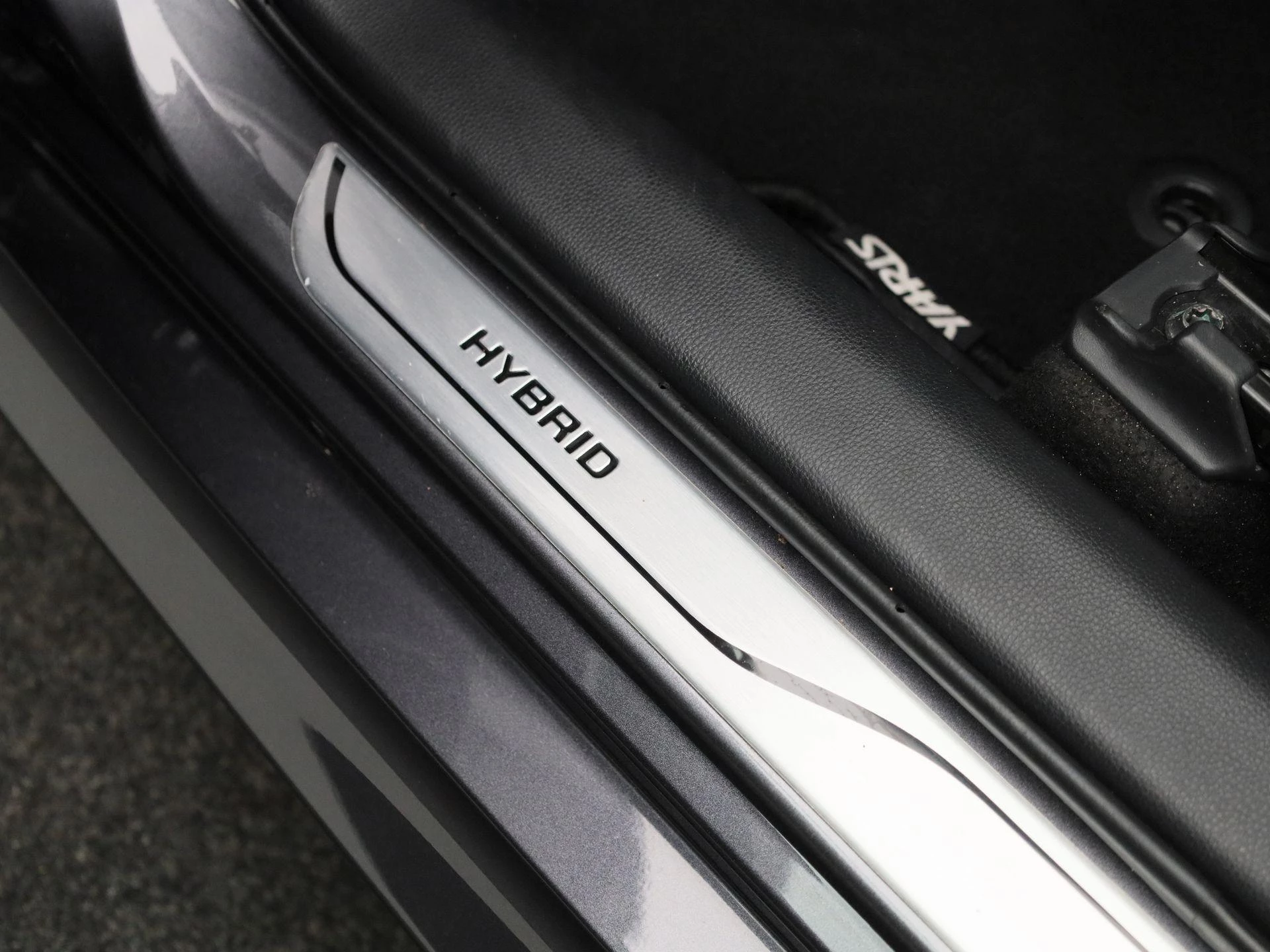 Toyota Yaris 1.5 Hybrid Business Plus