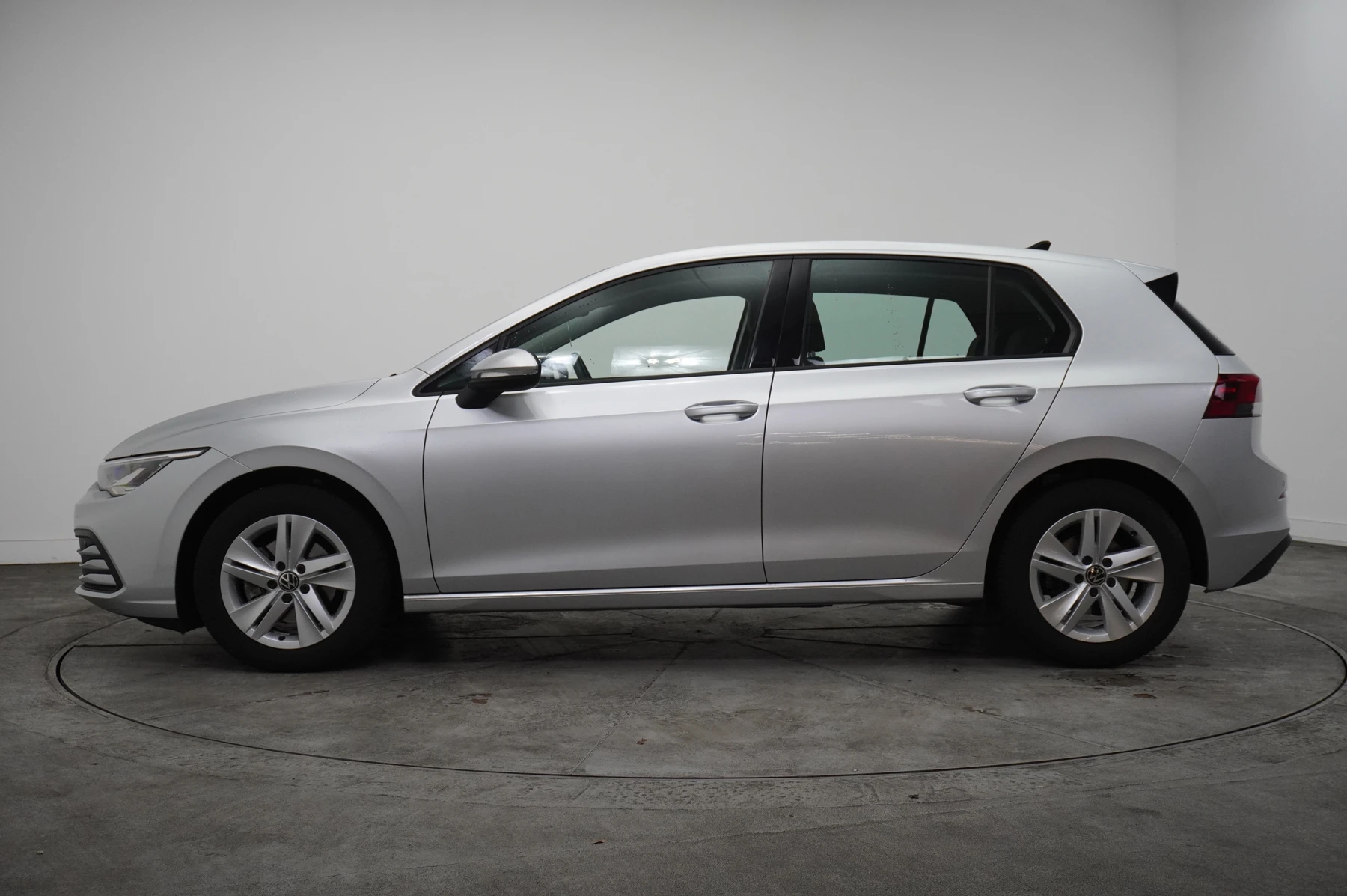 Volkswagen-Golf-image-3