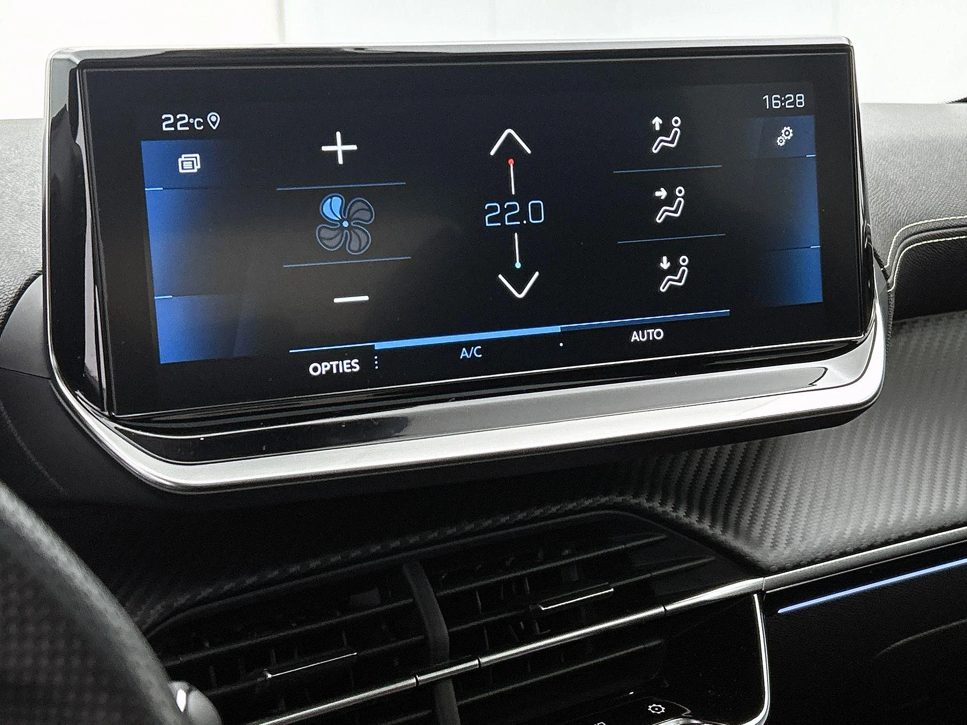 Peugeot-208-image-23