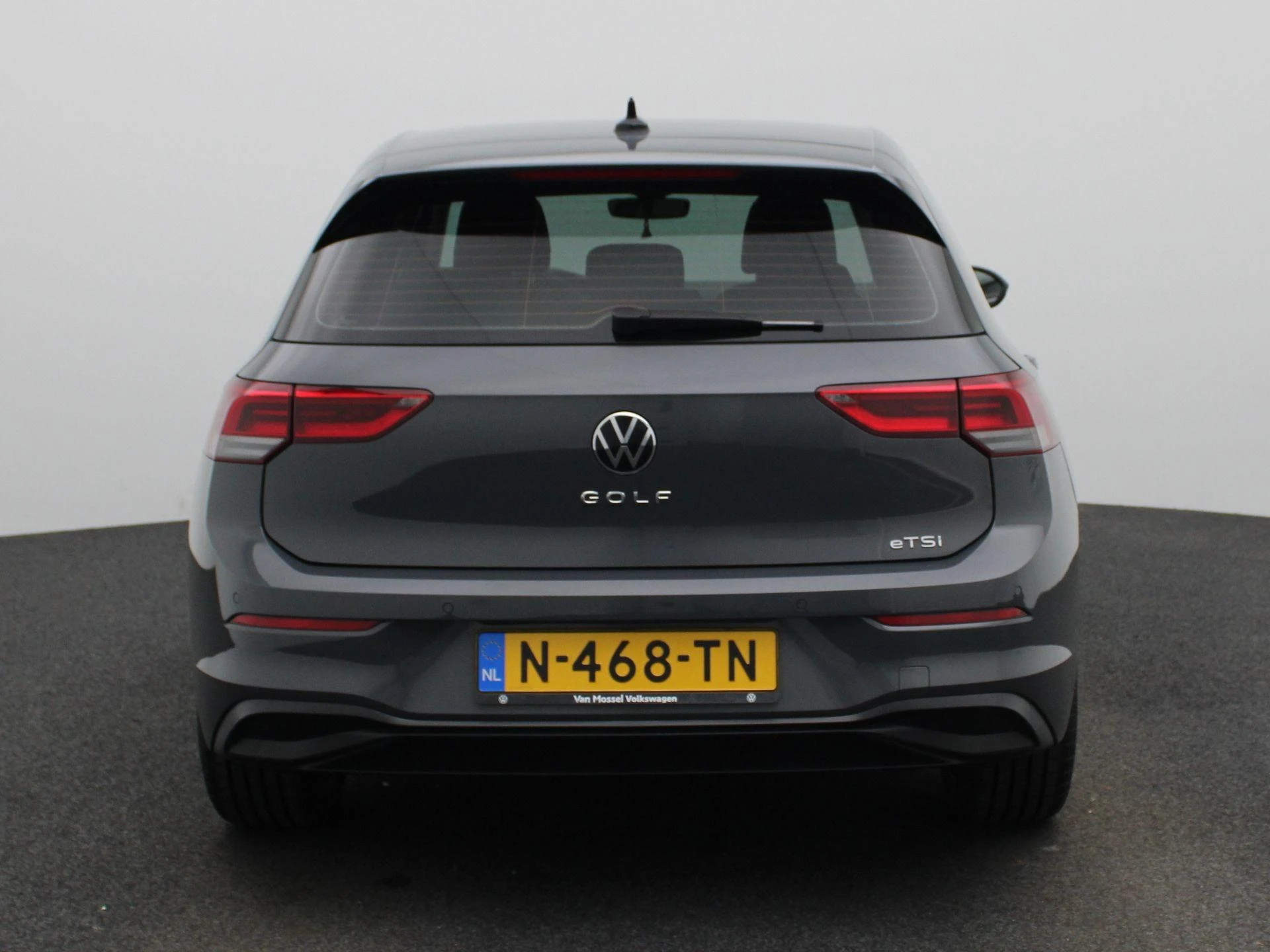 Volkswagen-Golf-image-4
