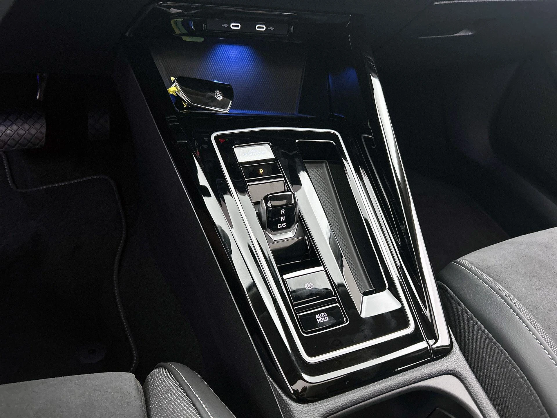 Volkswagen-Golf-image-39