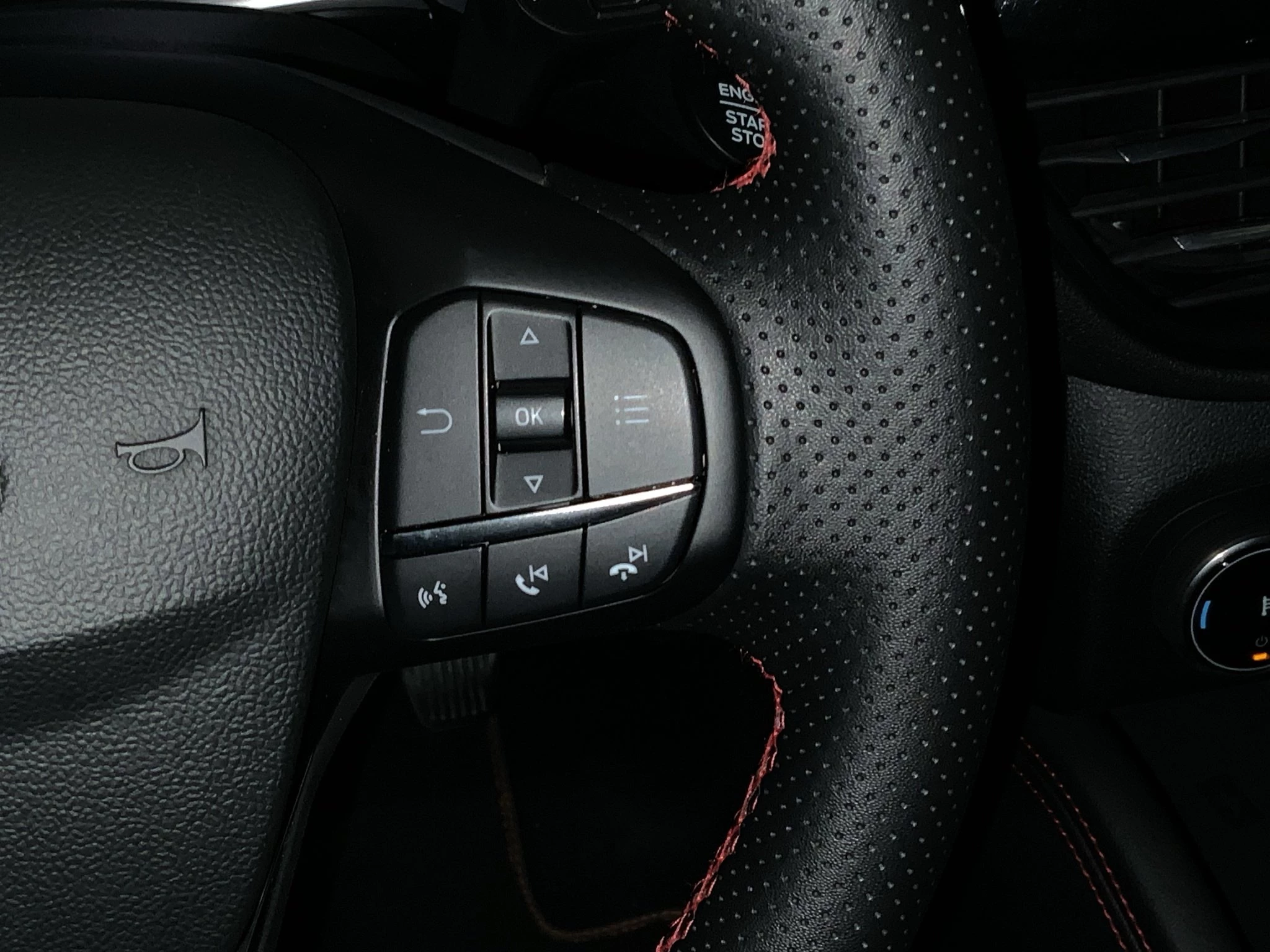 Ford Kuga ST-Line X*PANO*AHK*KAM*ACC*NAVI*SOUND-SYS.
