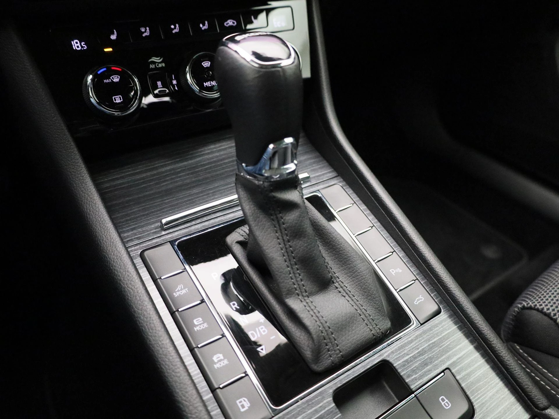 Škoda Superb 1.4 TSI iV DSG STYLE COMBI
